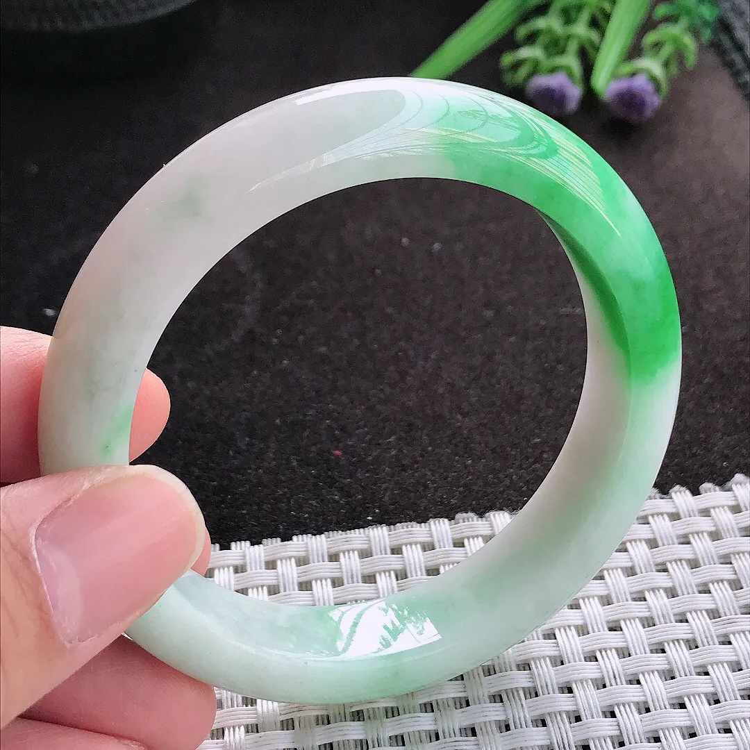 天然A货翡翠56/13/8.8老坑精美温润飘阳绿手镯宽边玉镯