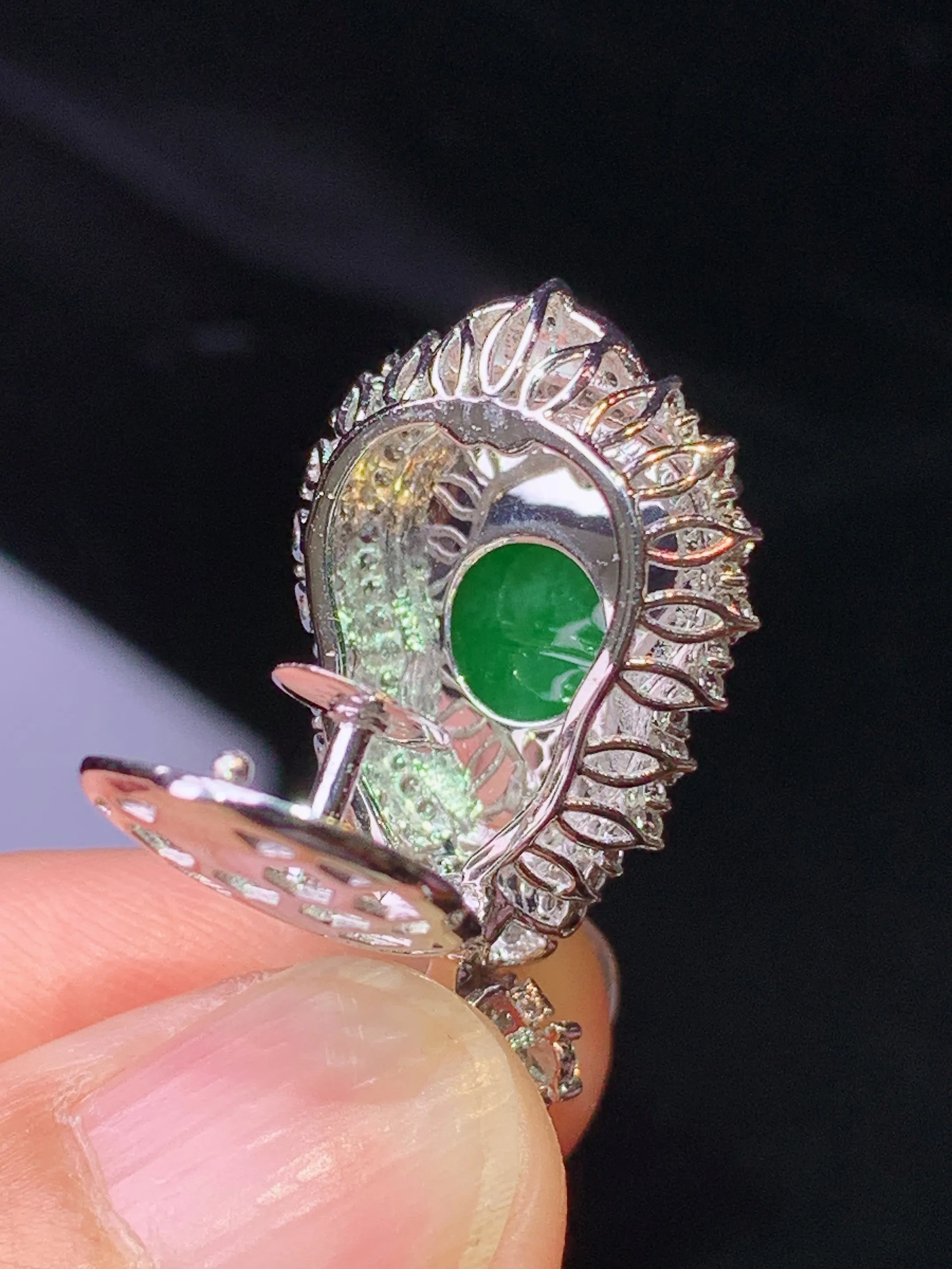 18k金钻镶嵌满绿葫芦吊坠 玉质细腻 色泽清新艳丽 整体尺寸28.7*16.3*12.5