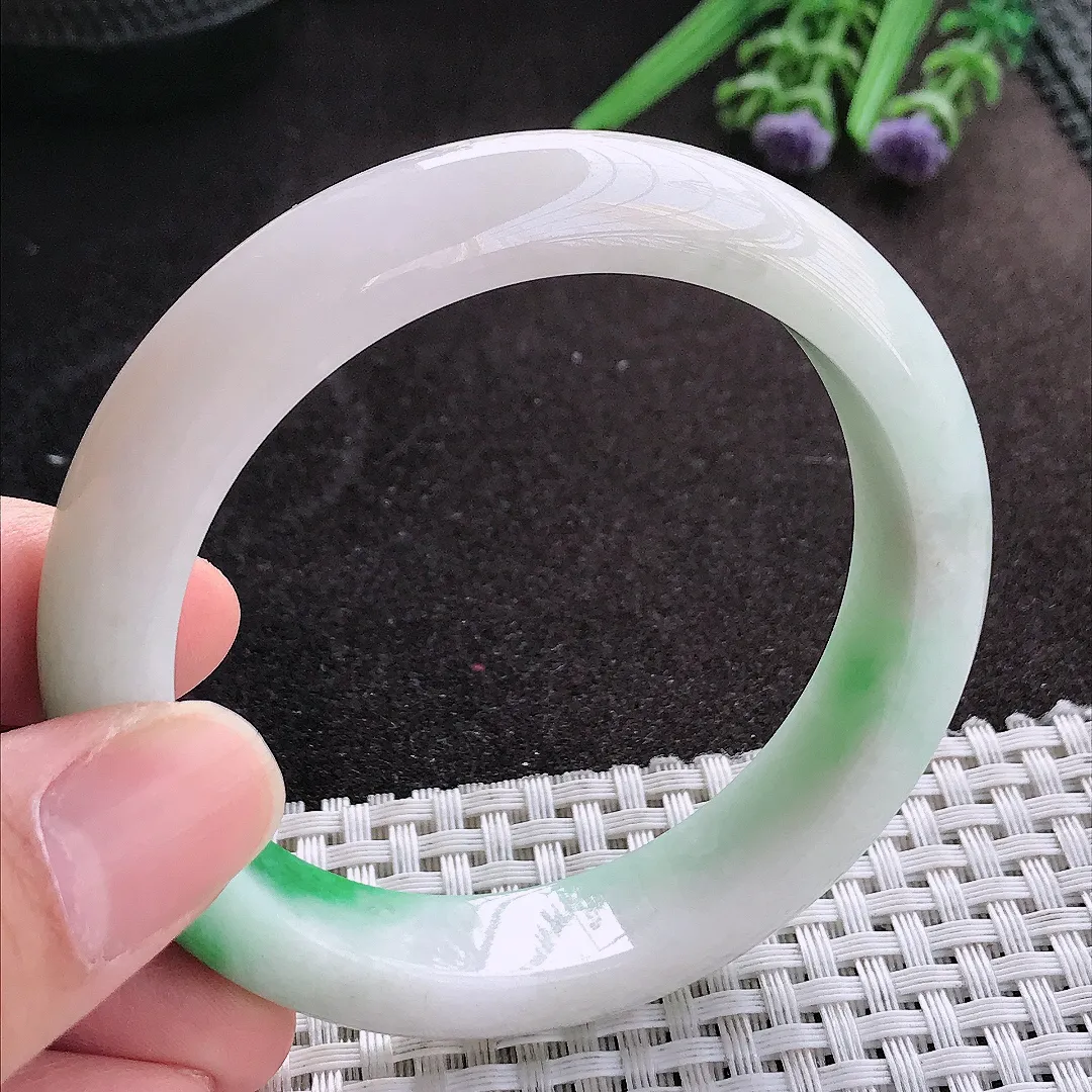 天然A货翡翠56/13/8.8老坑精美温润飘阳绿手镯宽边玉镯