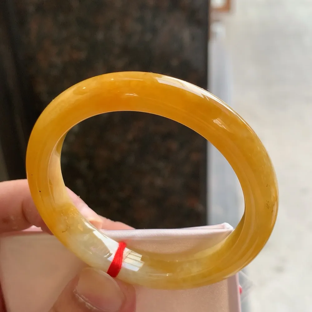 正圈满色黄翡 无瑕 尺寸:51.1/9.7/8.1 超值