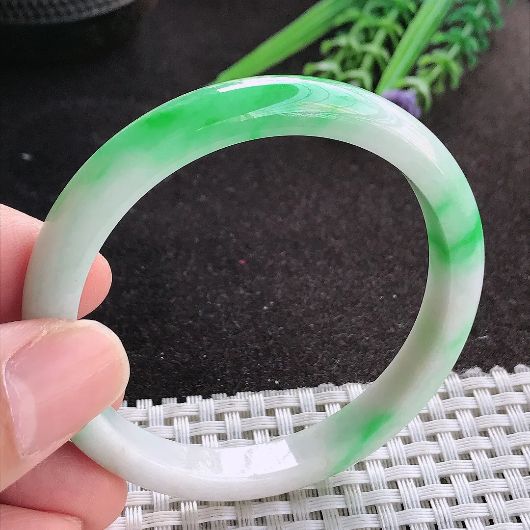 天然A货翡翠53/9.2/6.5老坑精美温润飘阳绿手镯宽边玉镯