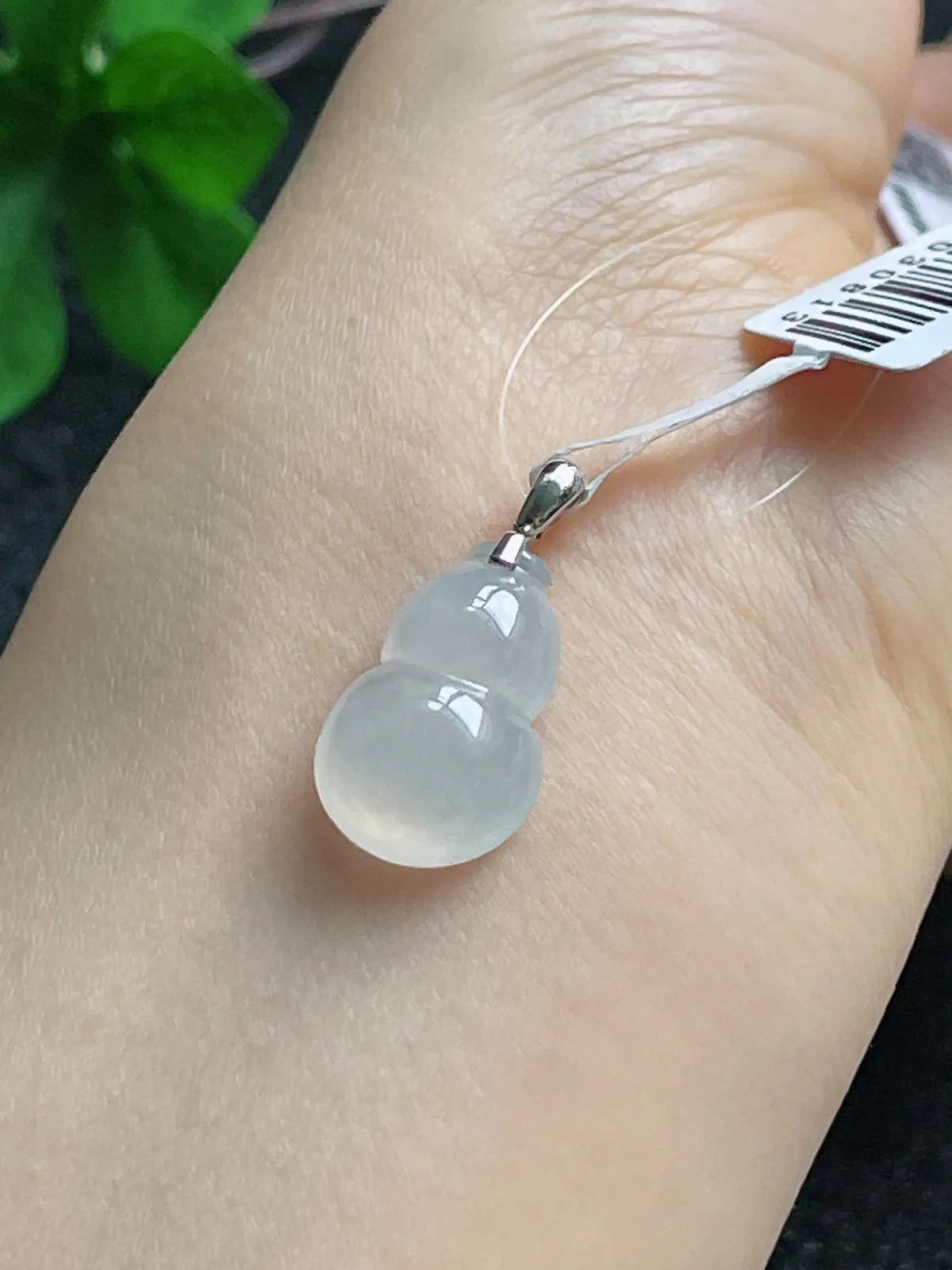 18k金镶嵌翡翠冰种白色葫芦