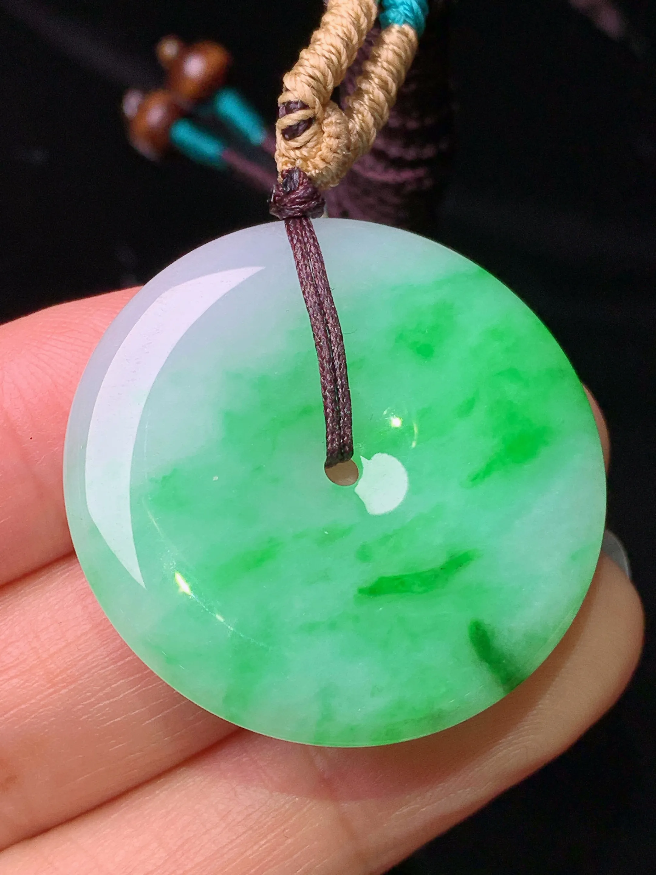 翠绿平安扣吊坠 玉质细腻 色泽清新艳丽 整体尺寸32.2*5.2