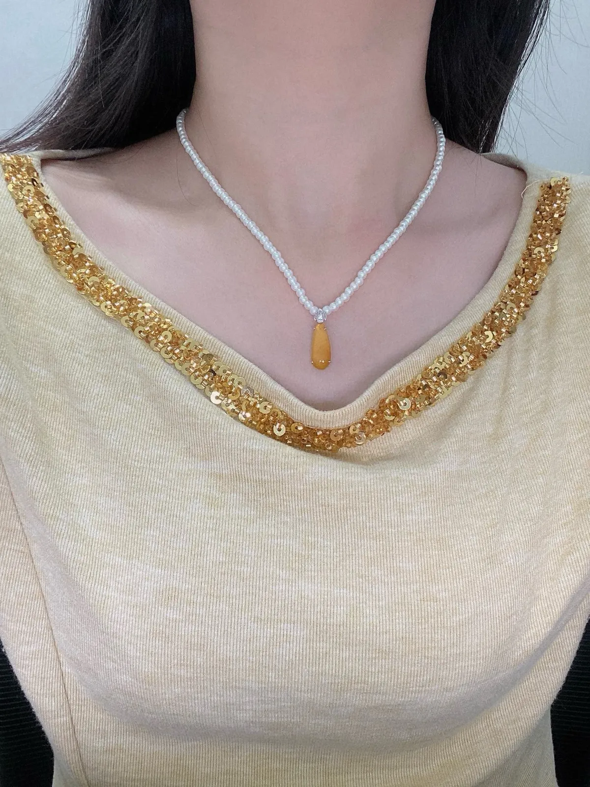 【冰种黄翡福瓜吊坠】小滴流，质地细腻，冰润透亮，光泽出众，18k金钻镶嵌，裸石尺寸17.3*7.3*3.1毫米