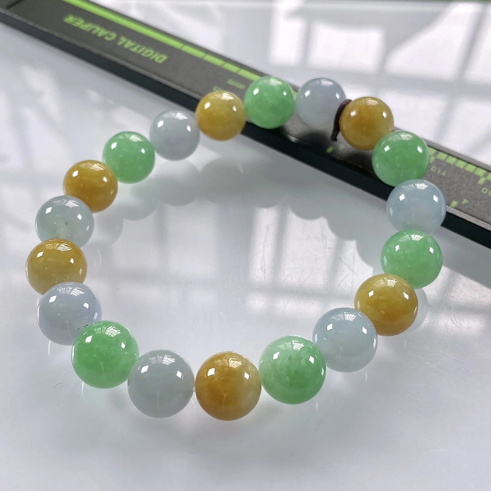 缅甸天然翡翠A货，卡10冰种起胶三彩多宝圆珠手串手链，尺寸：10mm/19颗，重量：32.74g，黄珠也是天然黄。
