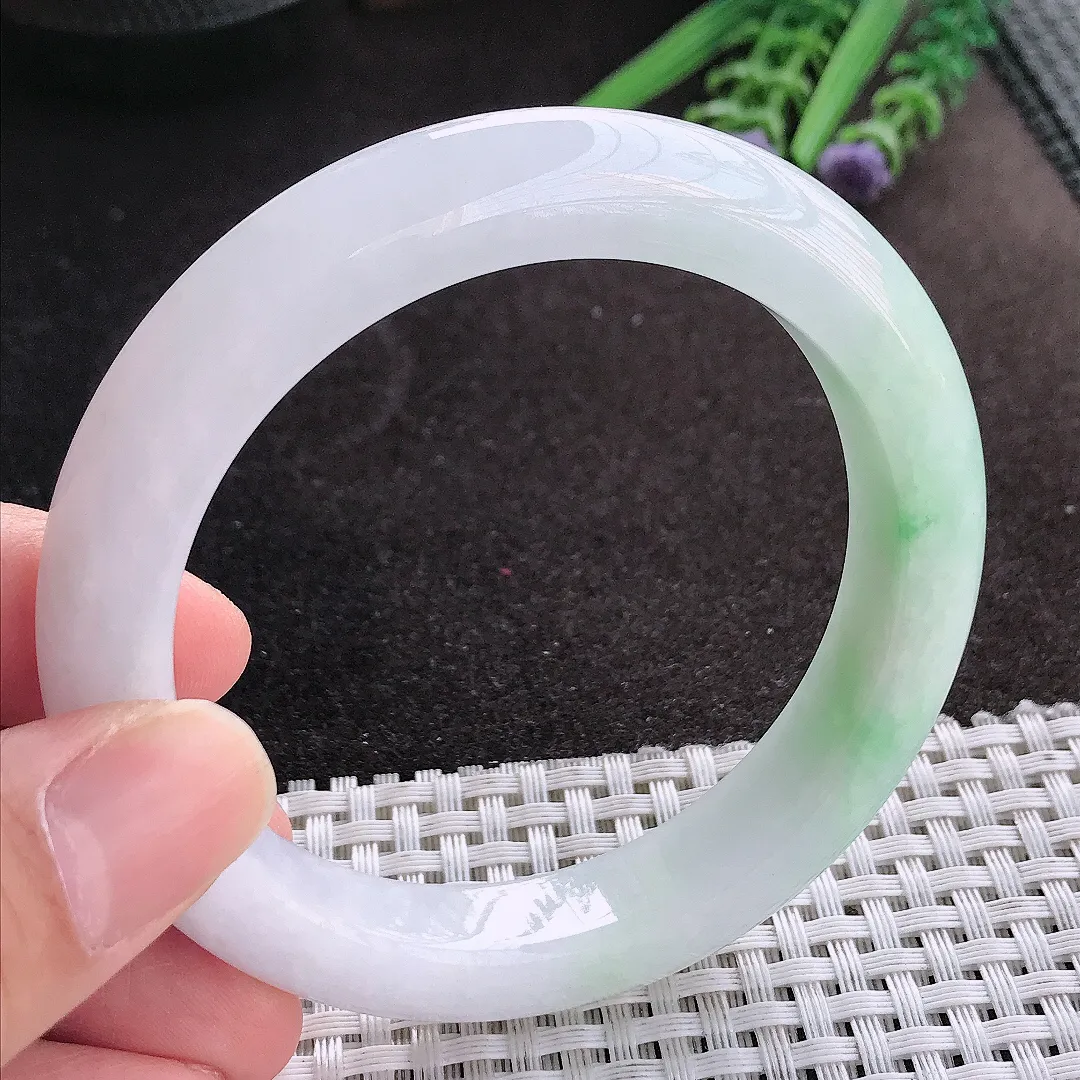 天然A货翡翠58/11.3/9.6老坑精美温润飘绿手镯宽边玉镯