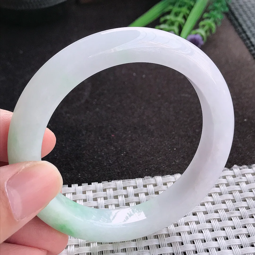 天然A货翡翠58/11.3/9.6老坑精美温润飘绿手镯宽边玉镯