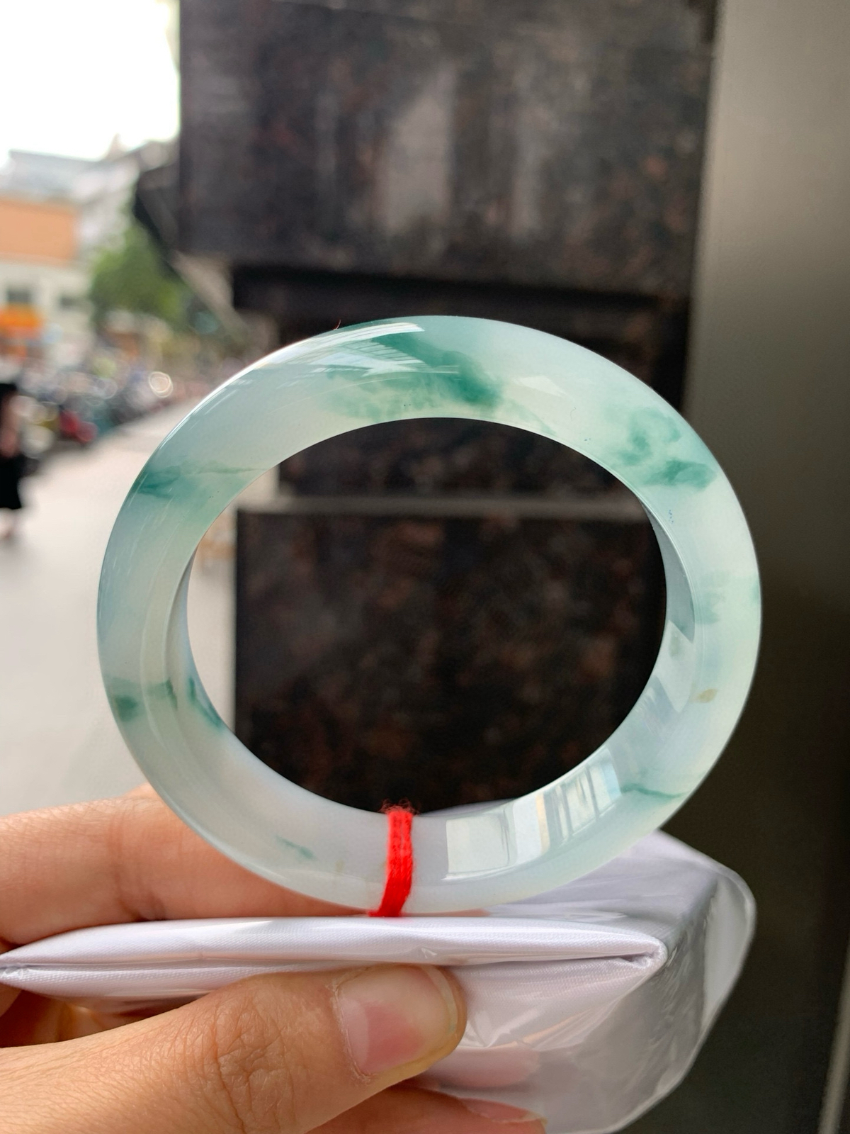 冰飘蓝花正圈
57.5-12.8-8.7
底妆纯净冰透，胶感十足，蓝花像水墨丹青一样，在水中晕染开来