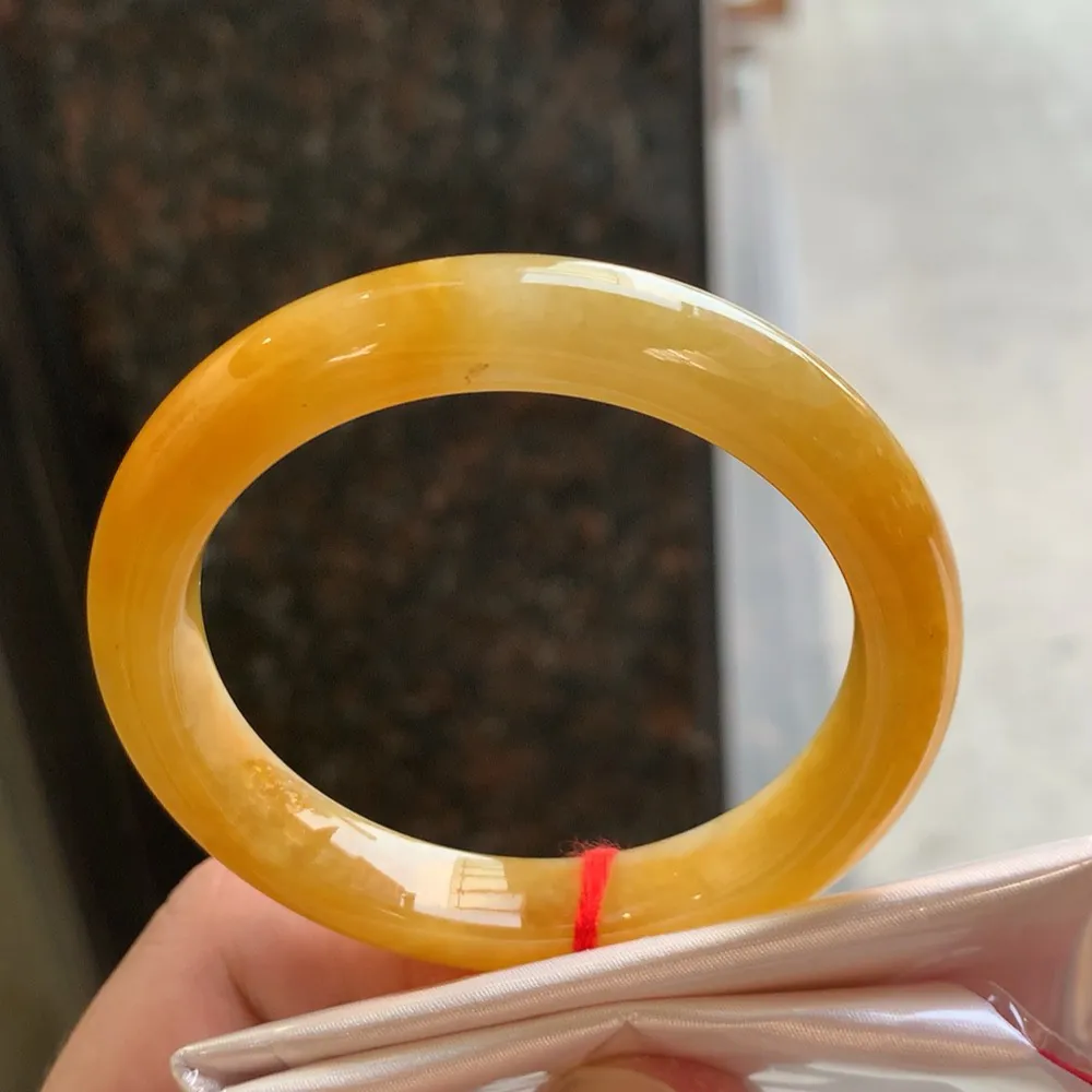 正圈满色黄翡 无瑕 尺寸:51.1/9.7/8.1 超值