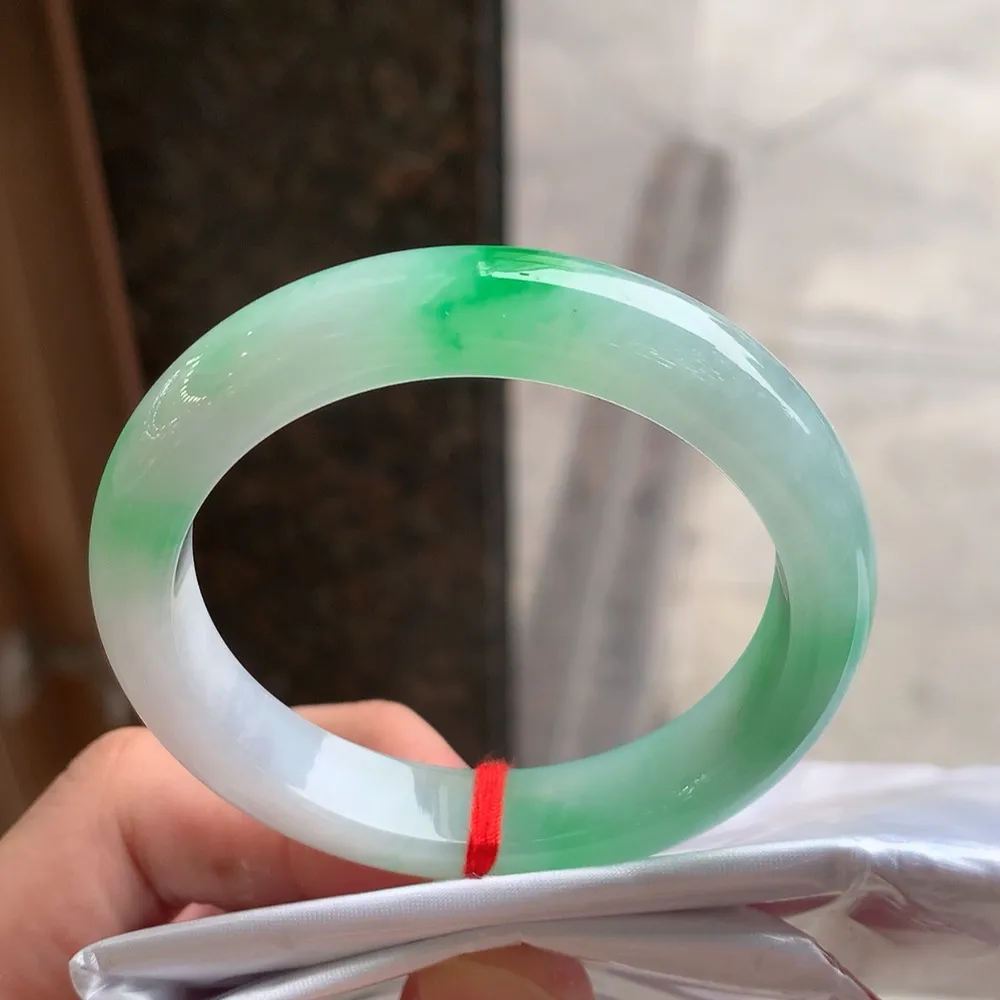 正圈冰糯阳绿 无瑕 尺寸:52.1/11.1/8.1 色好