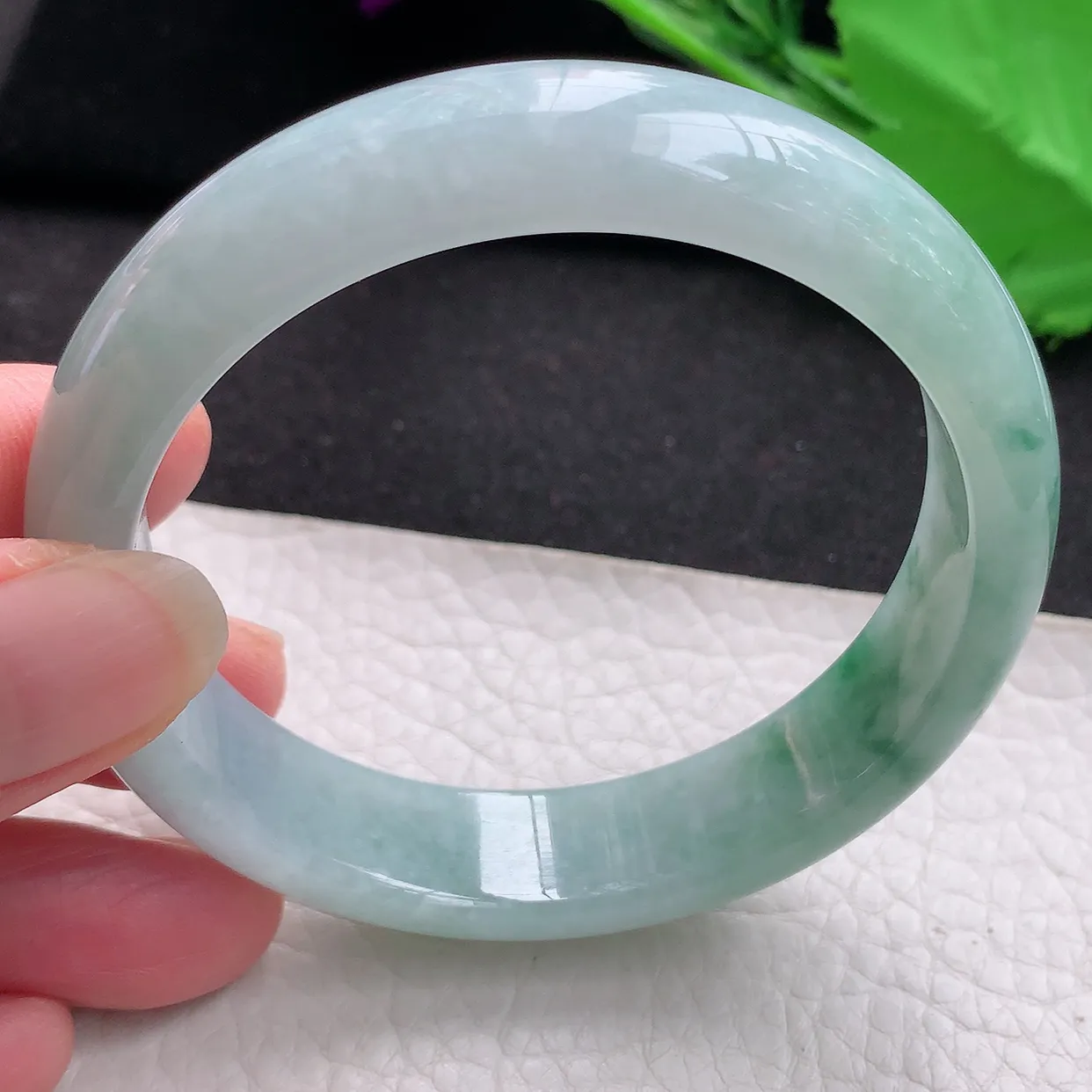 js自然光58*14*7.5平安镯 缅甸翡翠a货水润飘花宽边玉手镯玉手环