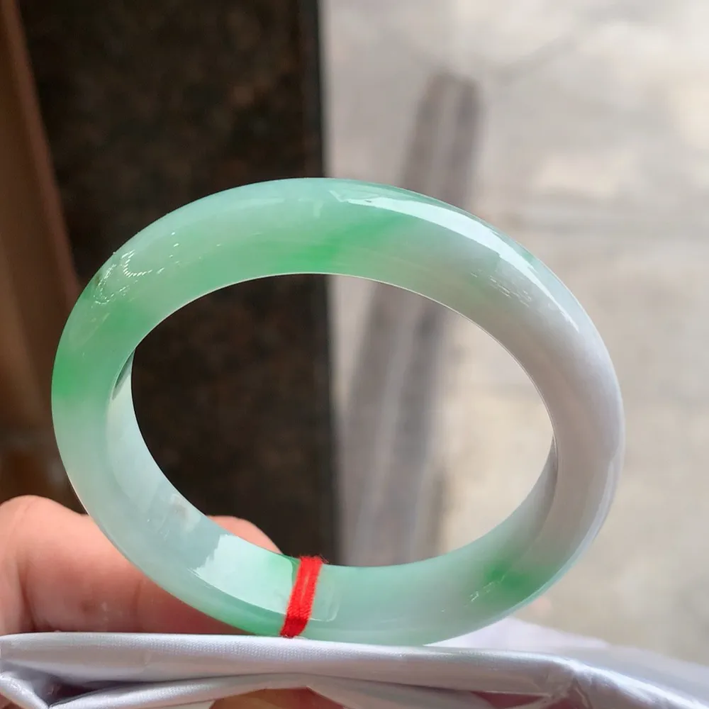 正圈冰糯阳绿 无瑕 尺寸:52.1/11.1/8.1 色好