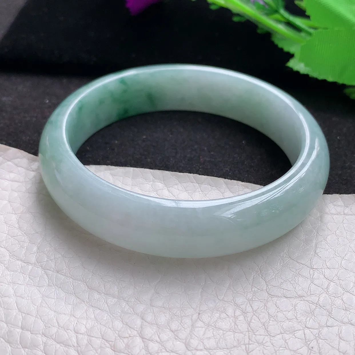 js自然光58*14*7.5平安镯 缅甸翡翠a货水润飘花宽边玉手镯玉手环