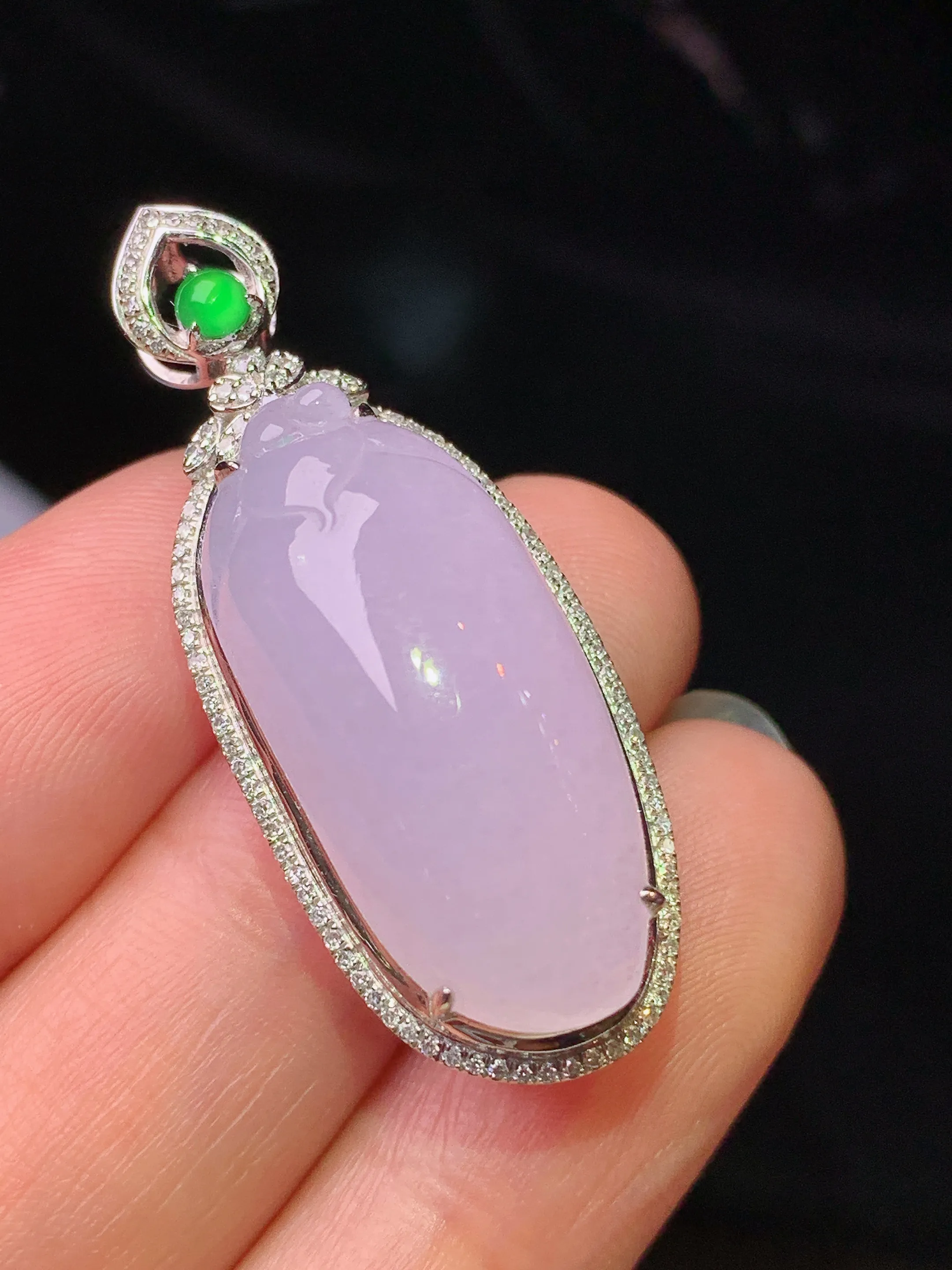 18k金钻镶嵌冰粉紫福瓜吊坠 玉质细腻 色泽清新艳丽 整体尺寸38.2*15.2*11.8