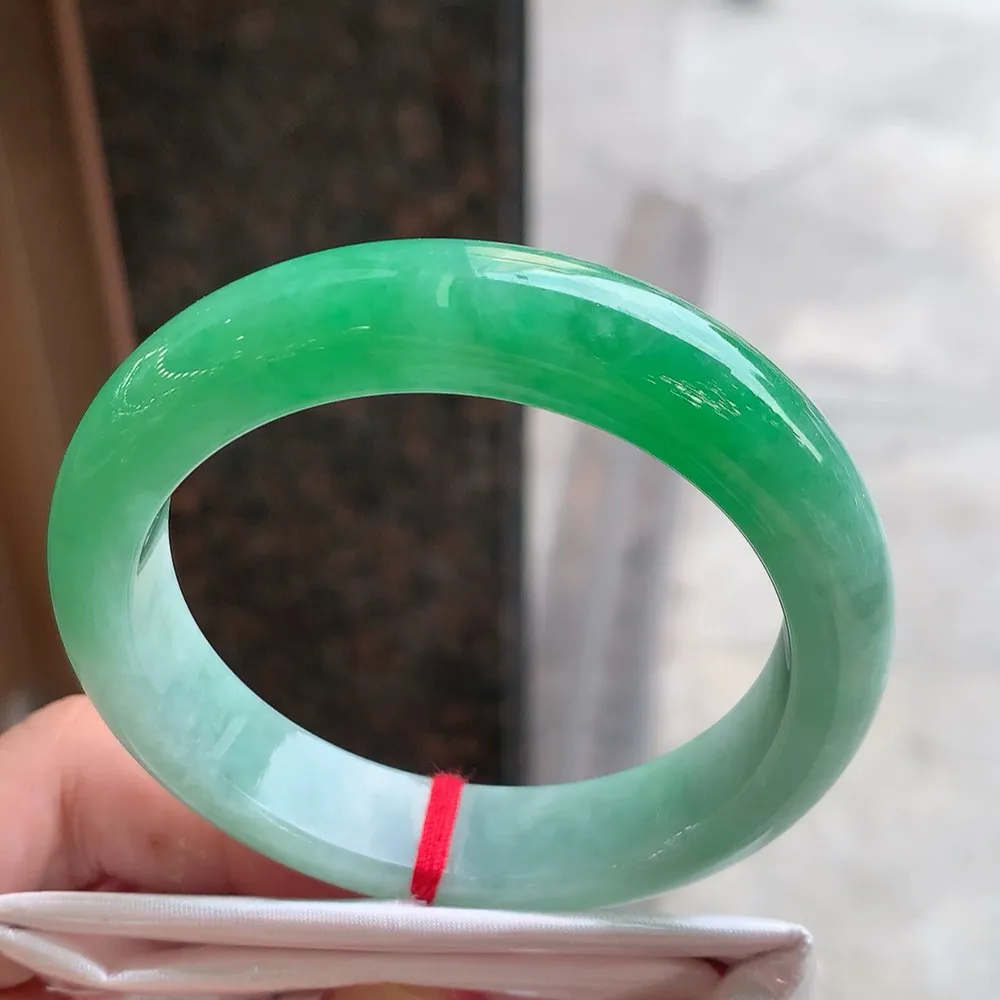 正圈一大节翠绿 无瑕 尺寸:55.1/12.4/8.5 色好