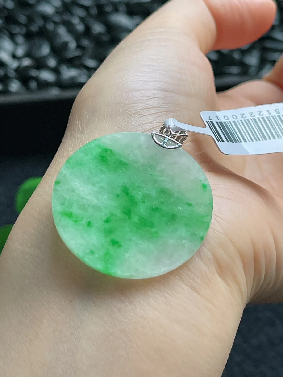 18k金翡翠糯化种飘绿无事牌