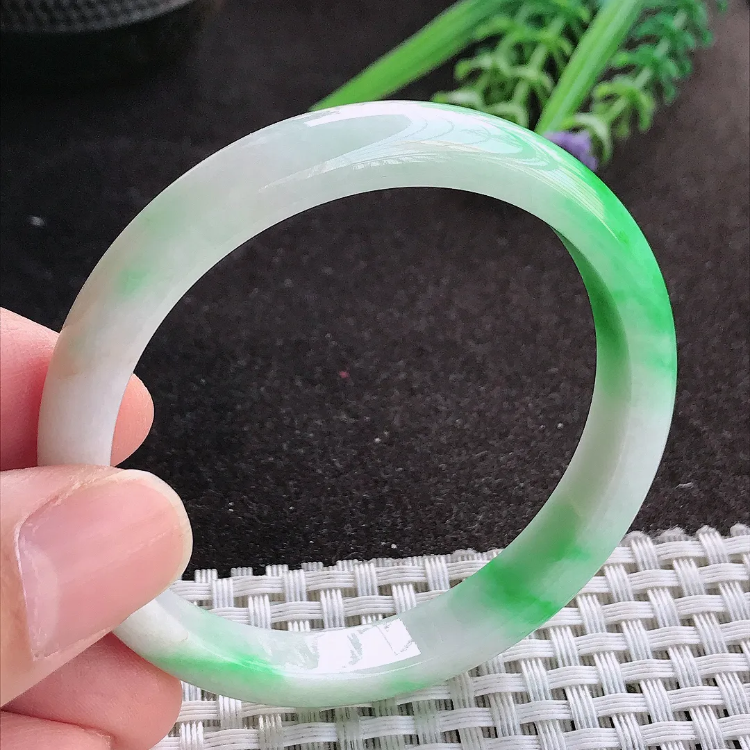 天然A货翡翠53/9.2/6.5老坑精美温润飘阳绿手镯宽边玉镯