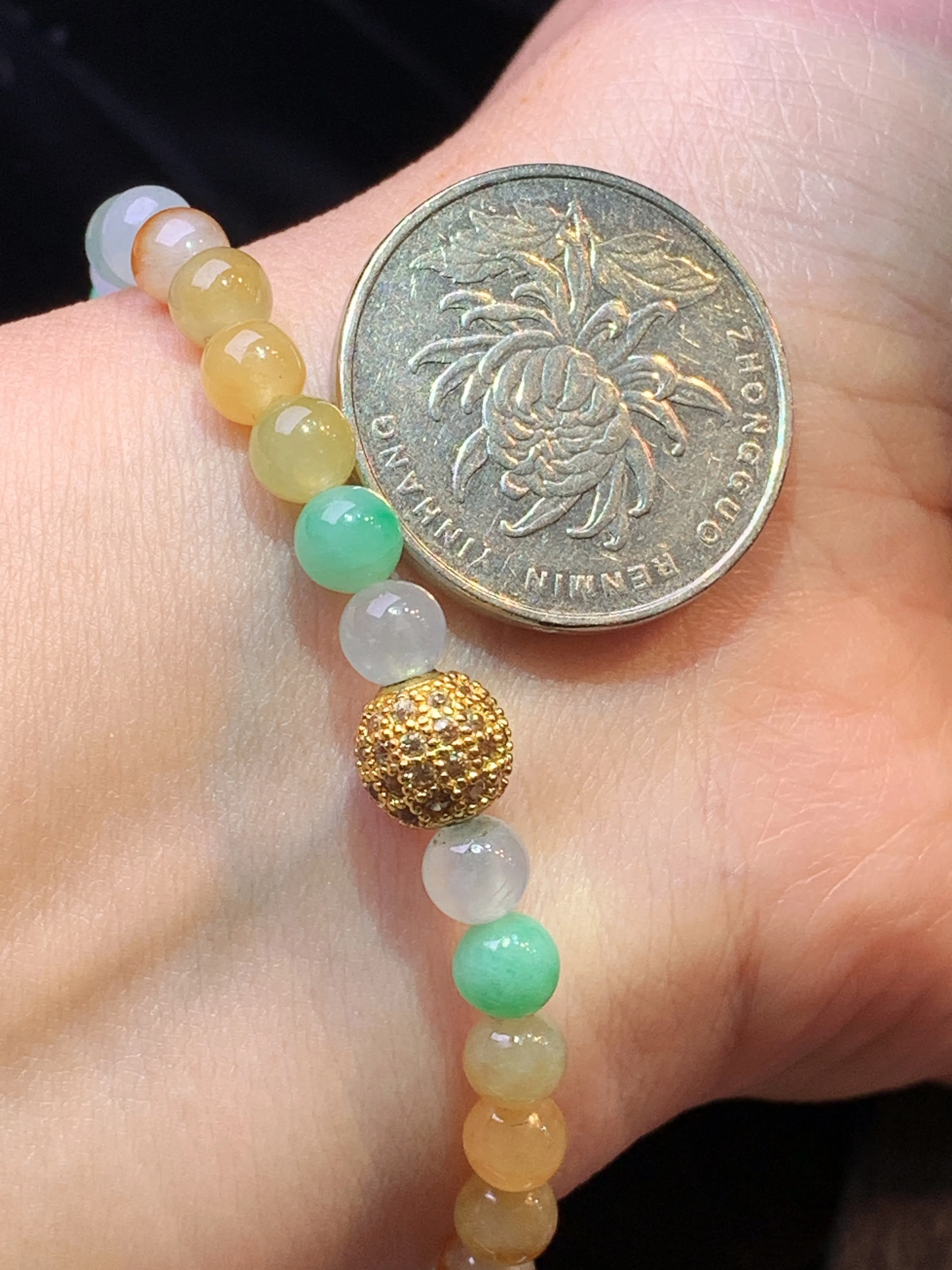 多彩圆珠手链 玉质细腻 色泽清新艳丽 整体尺寸6.3