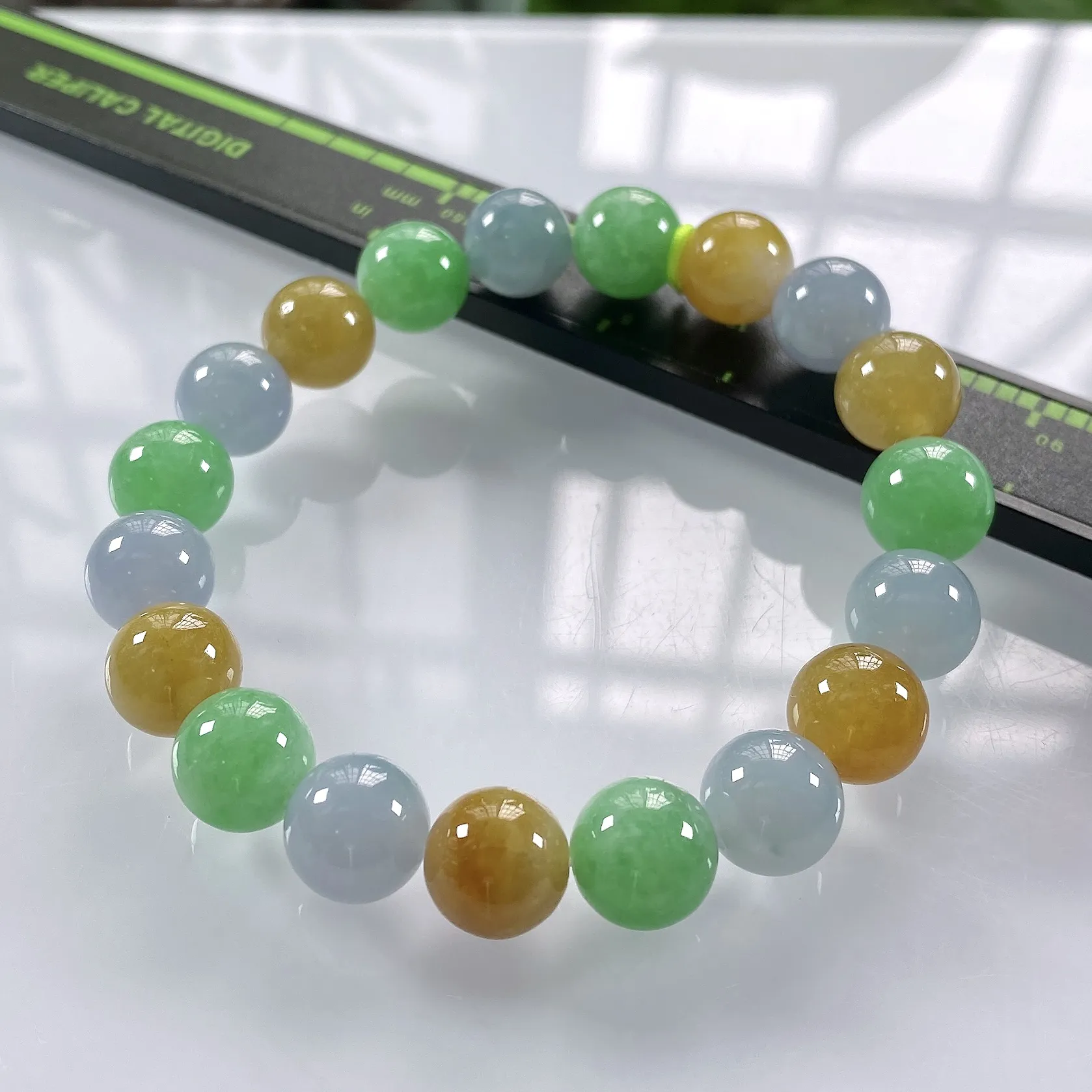 缅甸天然翡翠A货，卡10冰种起胶三彩多宝圆珠手串手链，尺寸：10mm/19颗，重量：33.17g，黄珠也是天然黄。