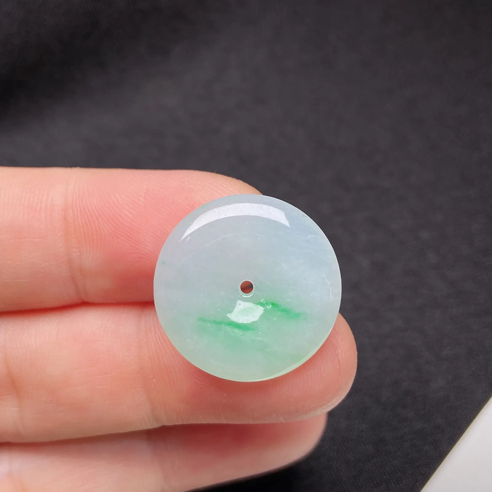 冰种飘绿平安扣，冰润光泽，玉质细腻，种水足 001 尺寸19.9*3.4