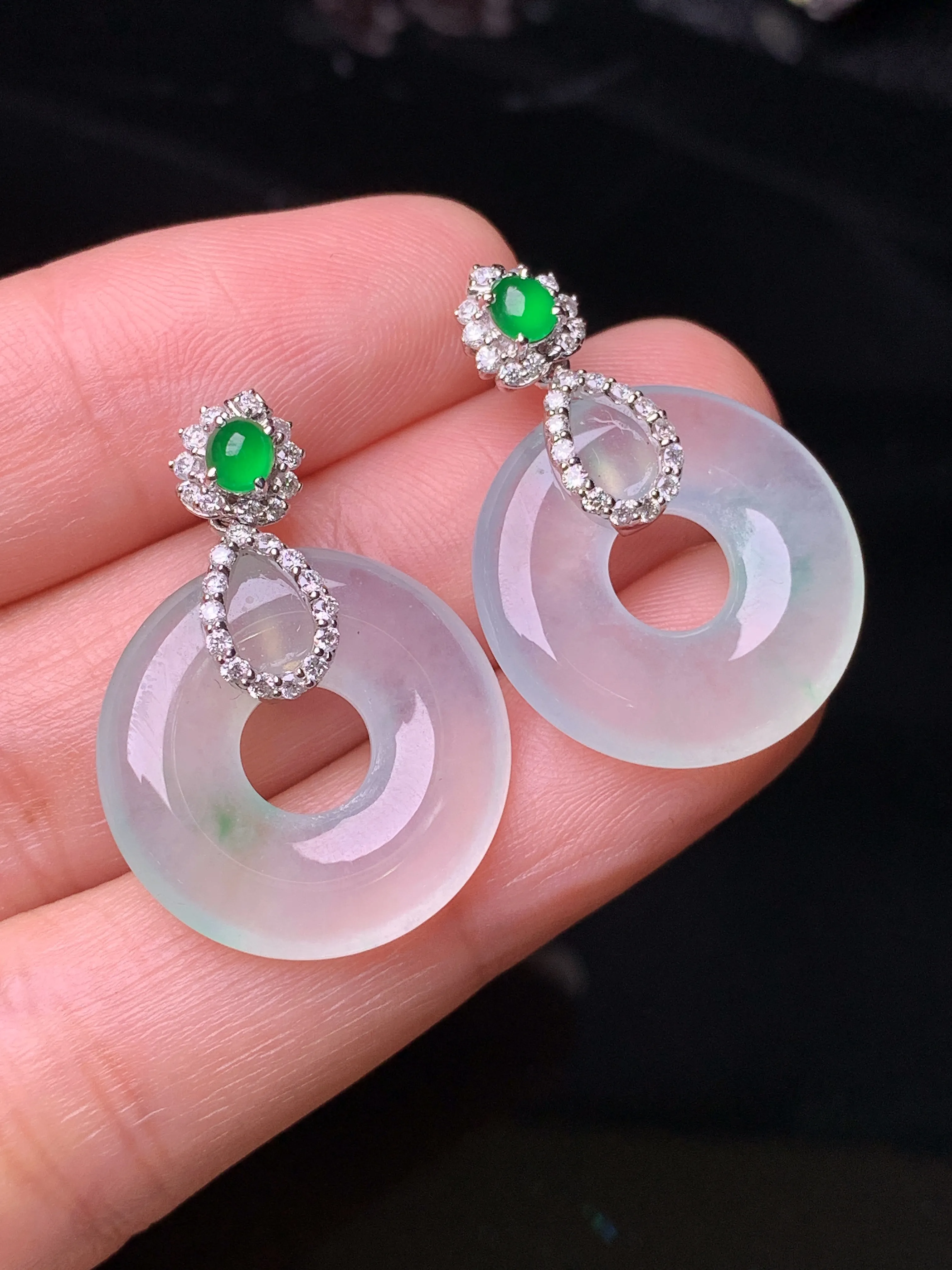 18k金钻镶嵌冰种平安环耳坠 玉质细腻 色泽清新艳丽 整体尺寸27*19*3.6