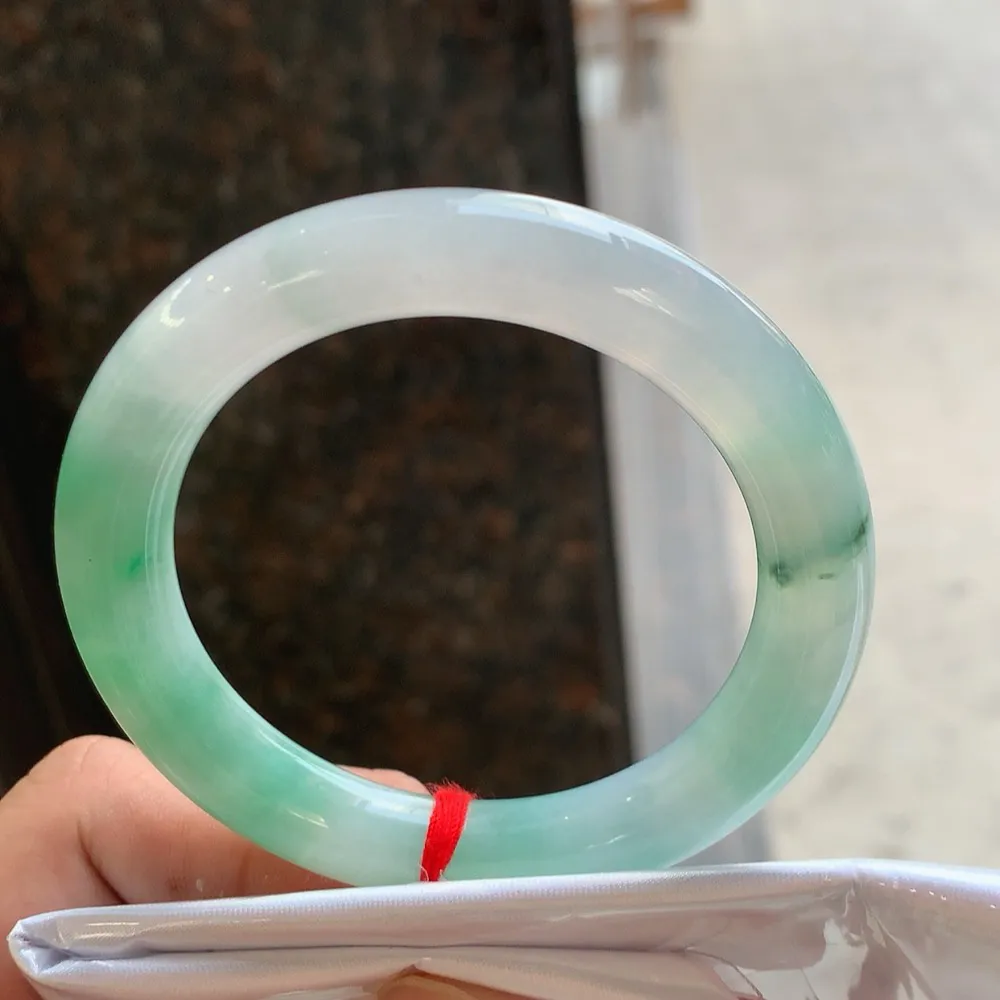 圆条冰绿 无瑕 尺寸:53.3/10/9.8 种色兼备