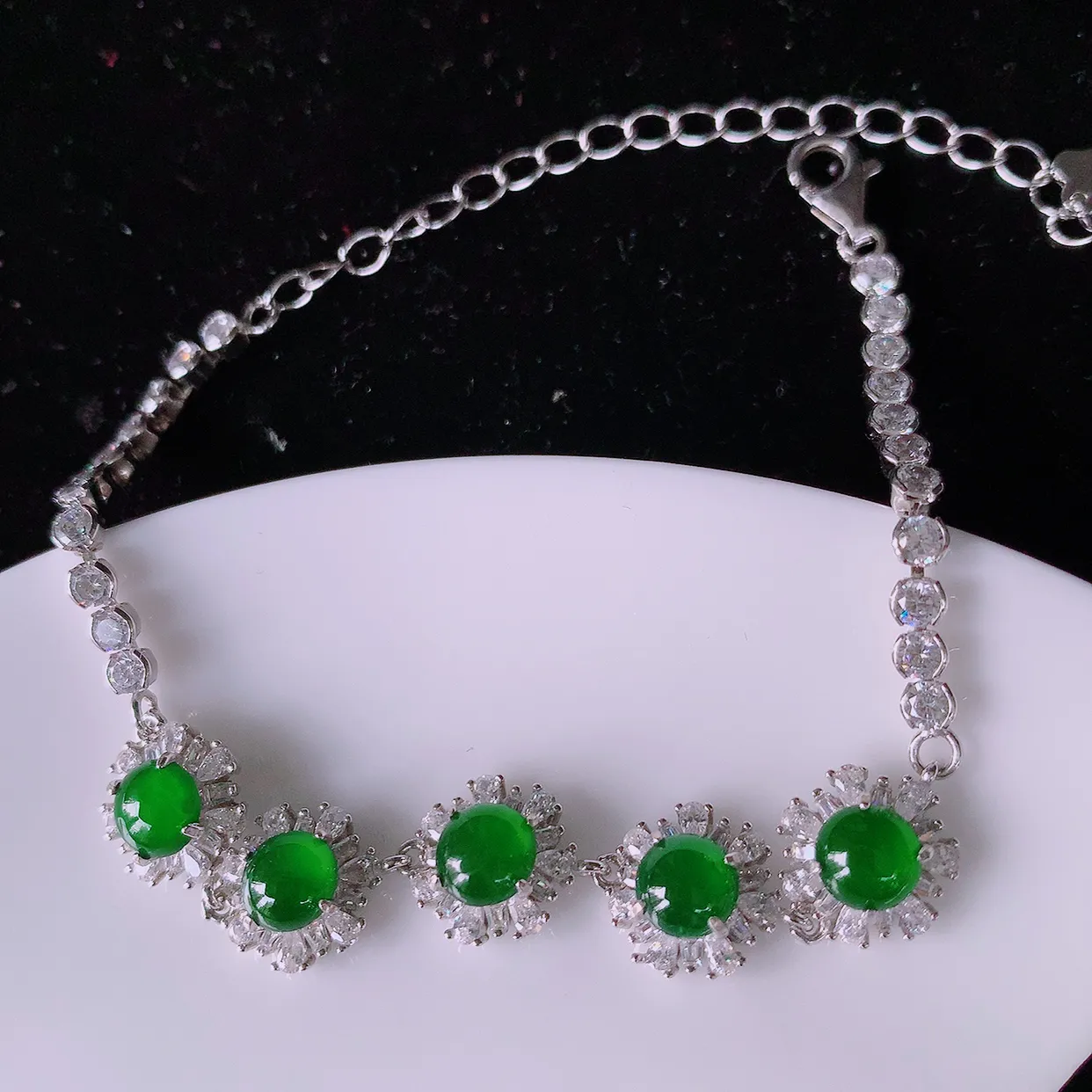 冰透满绿翡翠925银镶嵌手链，自然光实拍，翠色灵动，颜色漂亮，种老水足，品相佳，佩戴佳品！#97.2