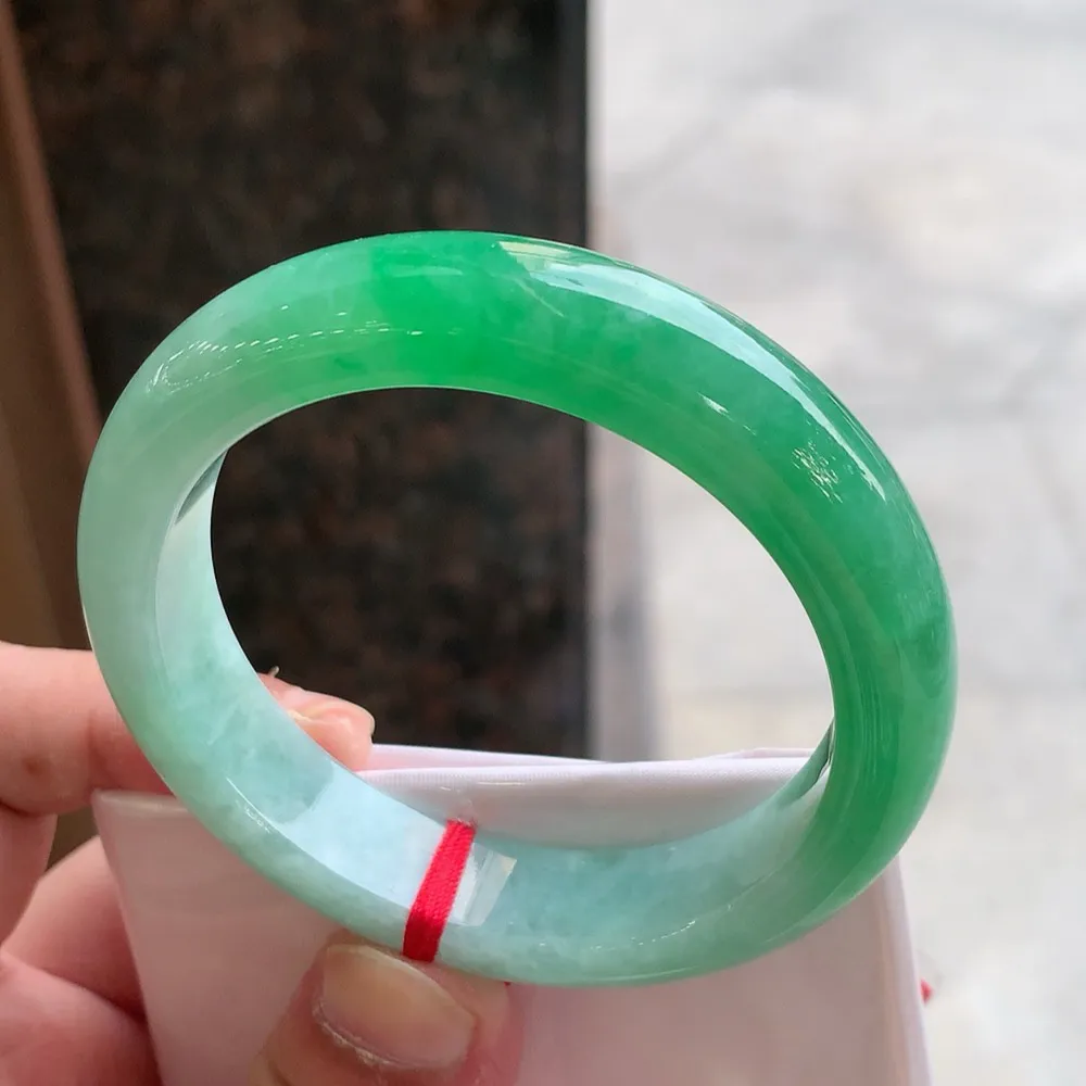 正圈一大节翠绿 无瑕 尺寸:55.1/12.4/8.5 色好