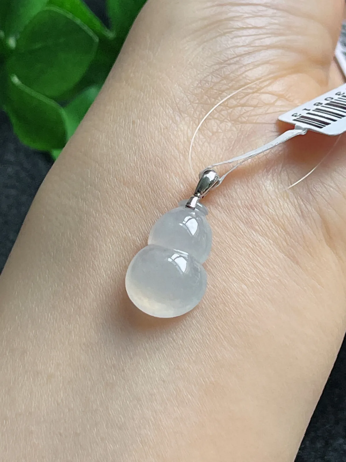 18k金镶嵌翡翠冰种白色葫芦