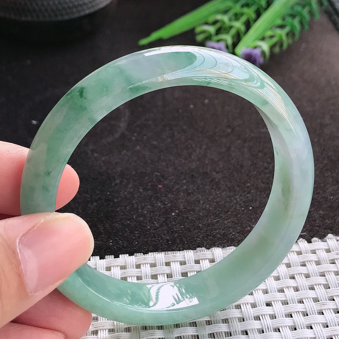 天然A货翡翠56/13/7.3老坑冰润起胶飘花手镯宽边玉镯