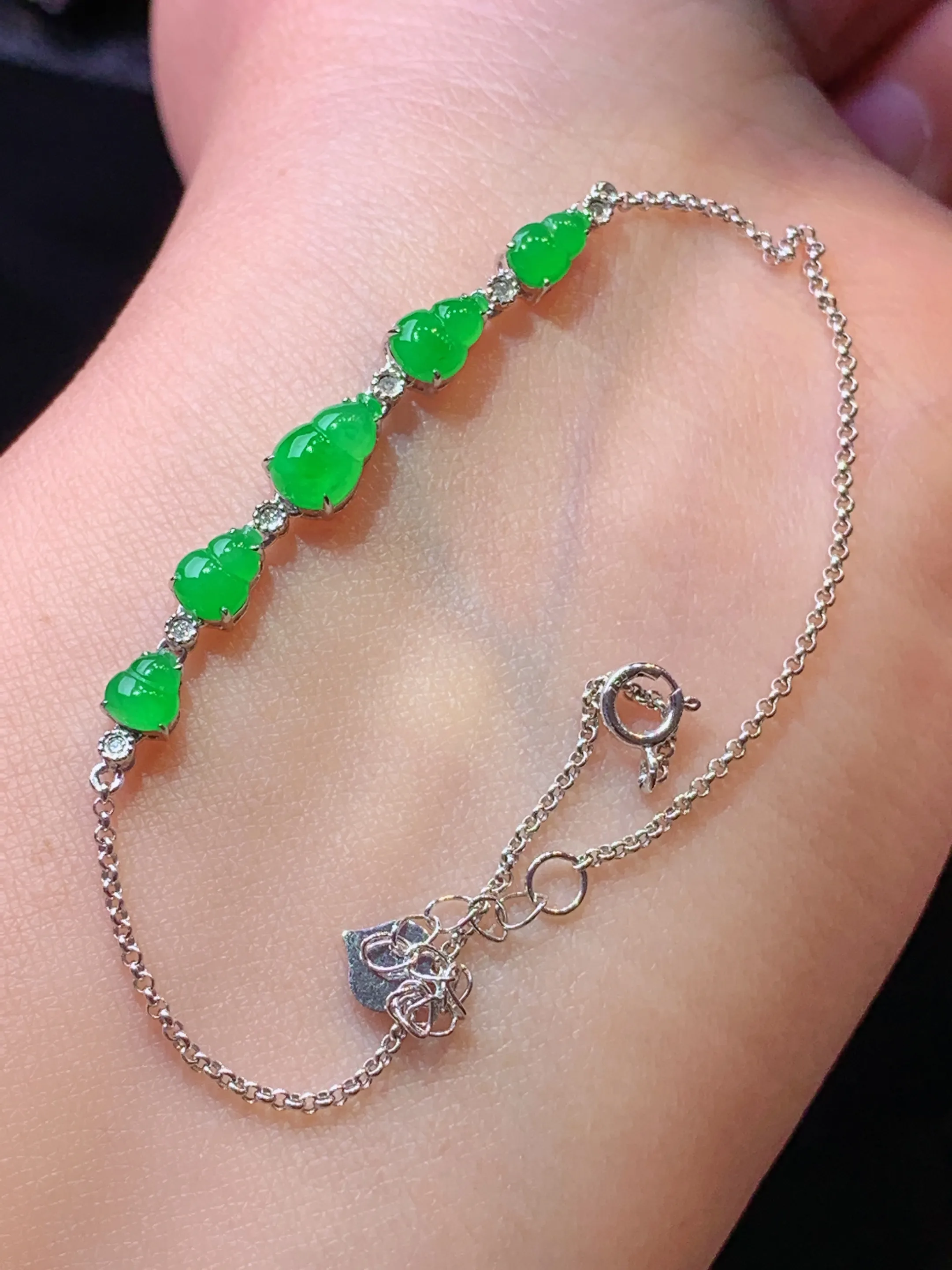 18k金钻镶嵌满绿葫芦手链 玉质细腻 色泽清新艳丽 整体尺寸41*4.3*4.3