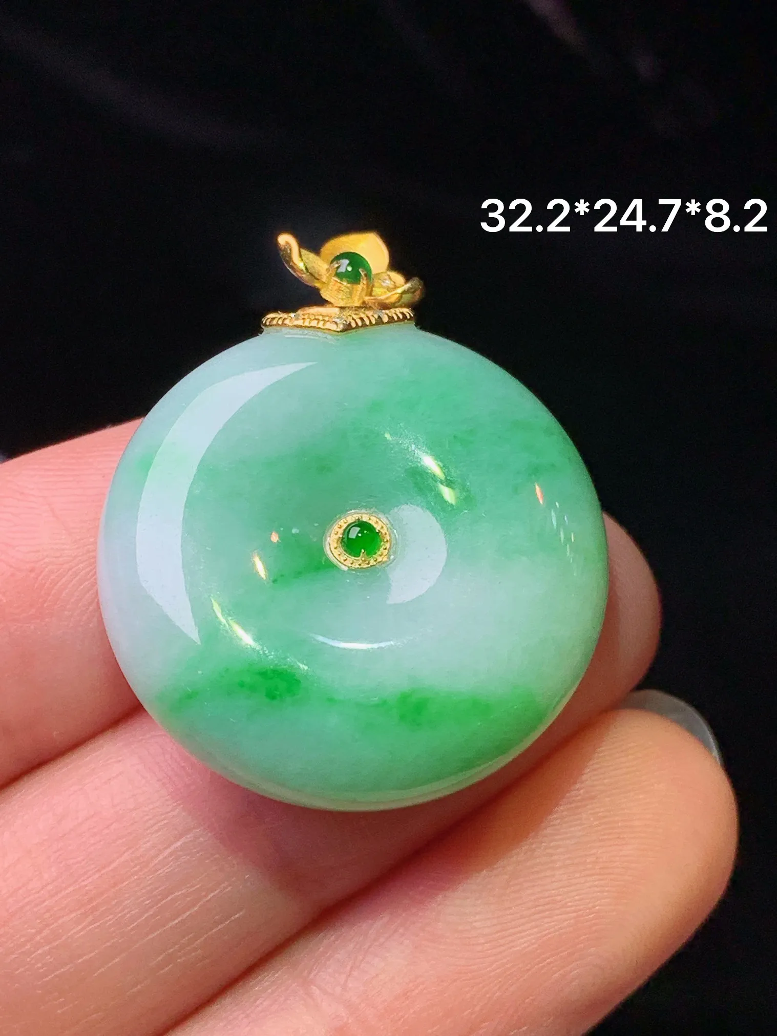 18k金镶嵌飘绿平安扣吊坠 玉质细腻 色泽清新艳丽 整体尺寸32.2*24.7*8.2