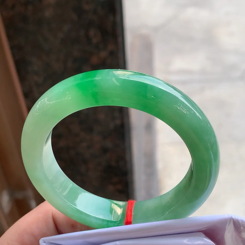 正圈冰糯阳绿 无瑕 尺寸:54.5/12.5/9.6 色阳