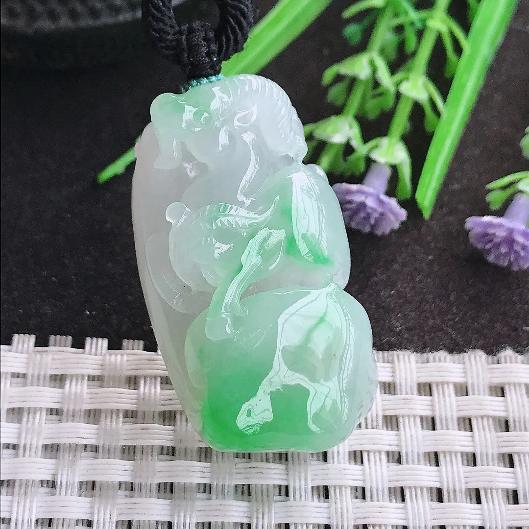 天然A货翡翠40/20/13.5老坑精美冰润飘阳绿生肖羊吊坠翡翠挂件