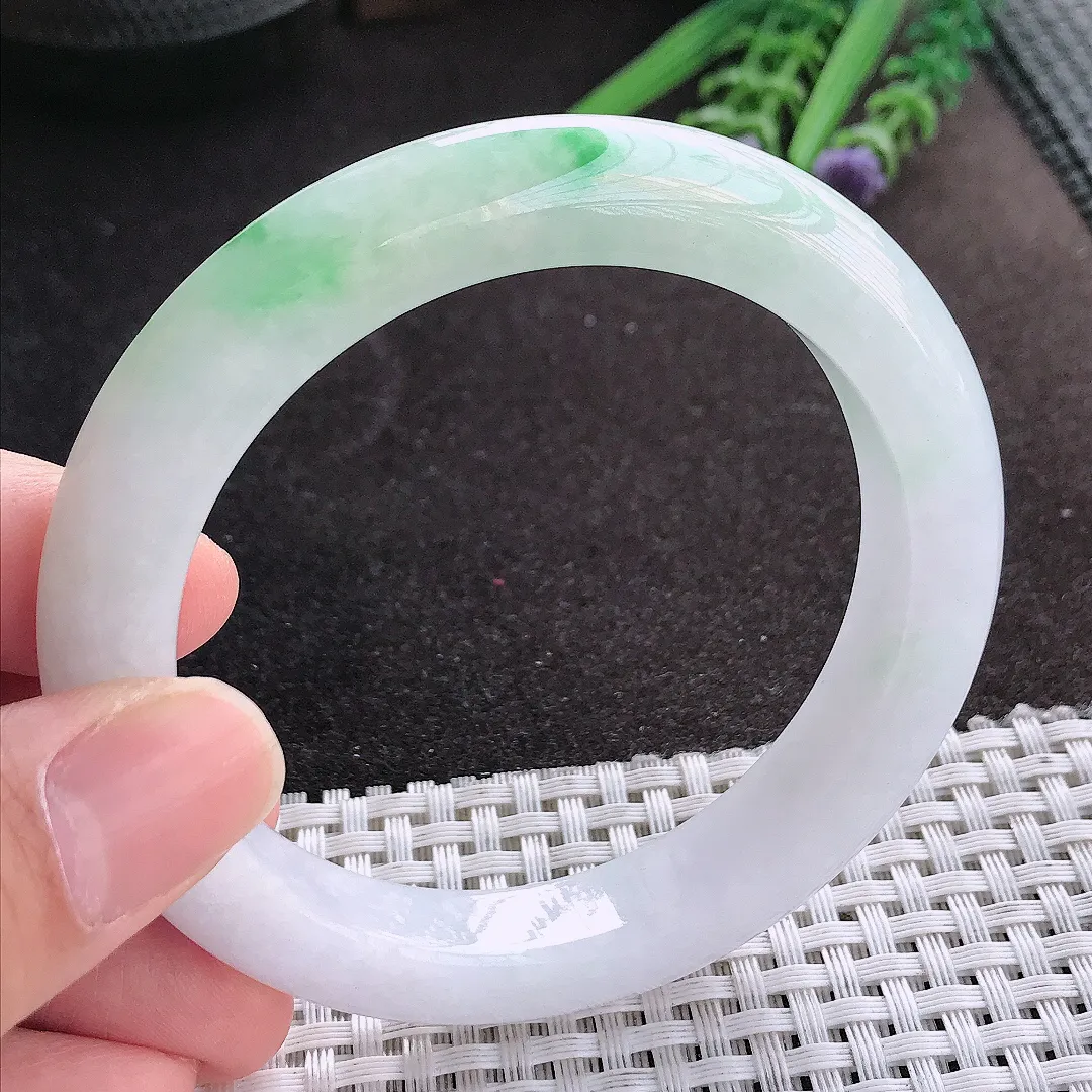 天然A货翡翠58/11.3/9.6老坑精美温润飘绿手镯宽边玉镯