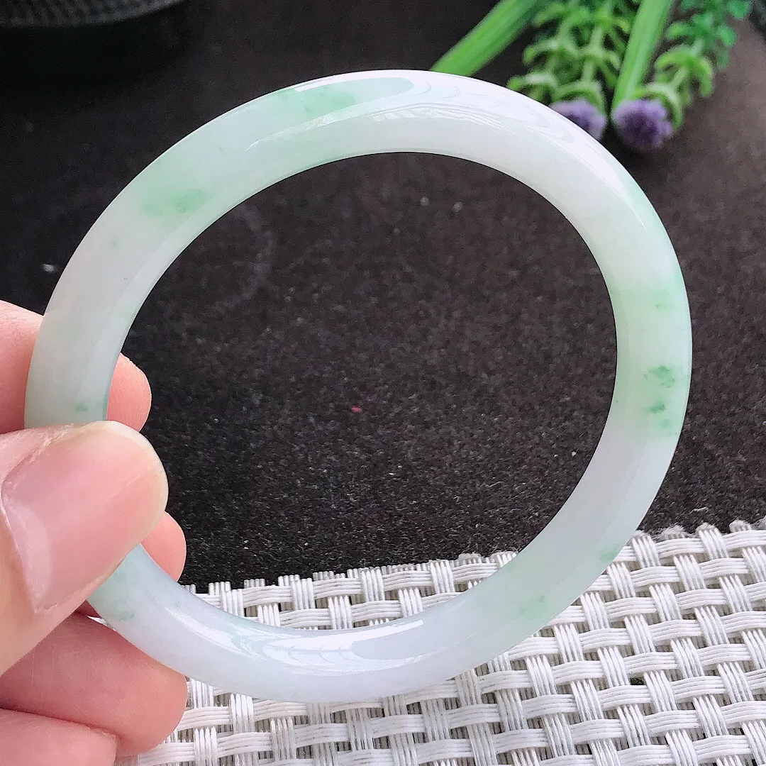 天然A货翡翠54/7.5/7.7老坑秀气冰润飘绿花圆条手镯玉镯