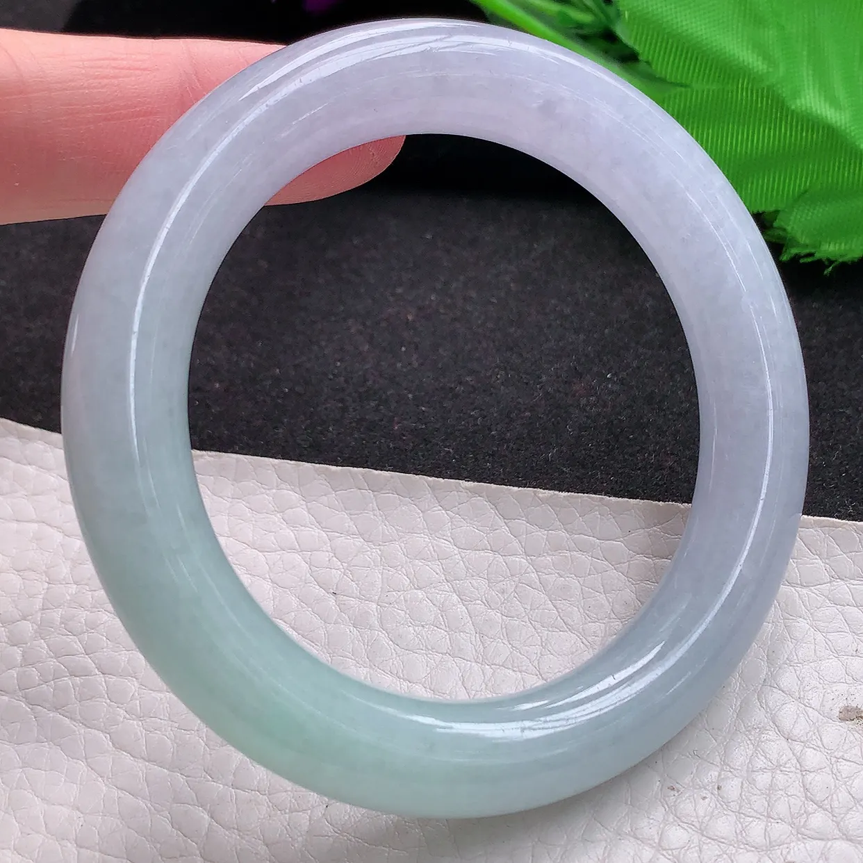 z自然光55**10.6美人镯 缅甸翡翠A货水灵春带彩圆条玉手镯玉手环