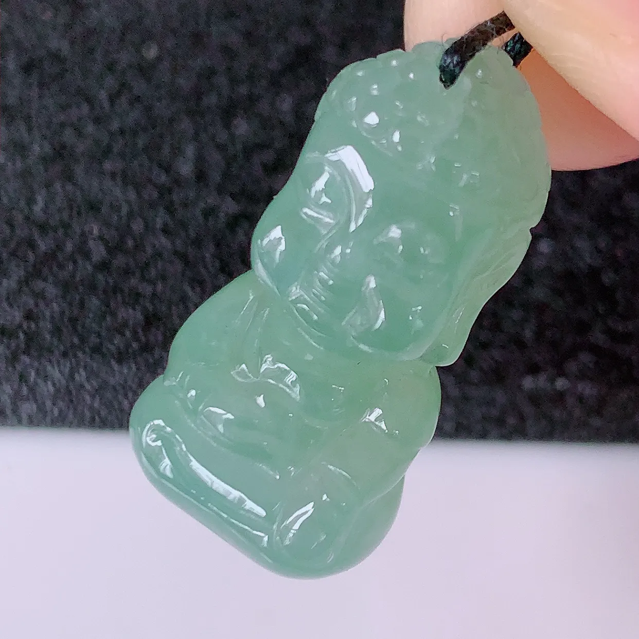 自然光实拍，冰种翡翠保平安宝宝佛吊坠，一生平安，玉质莹润，佩戴佳品，#57.20