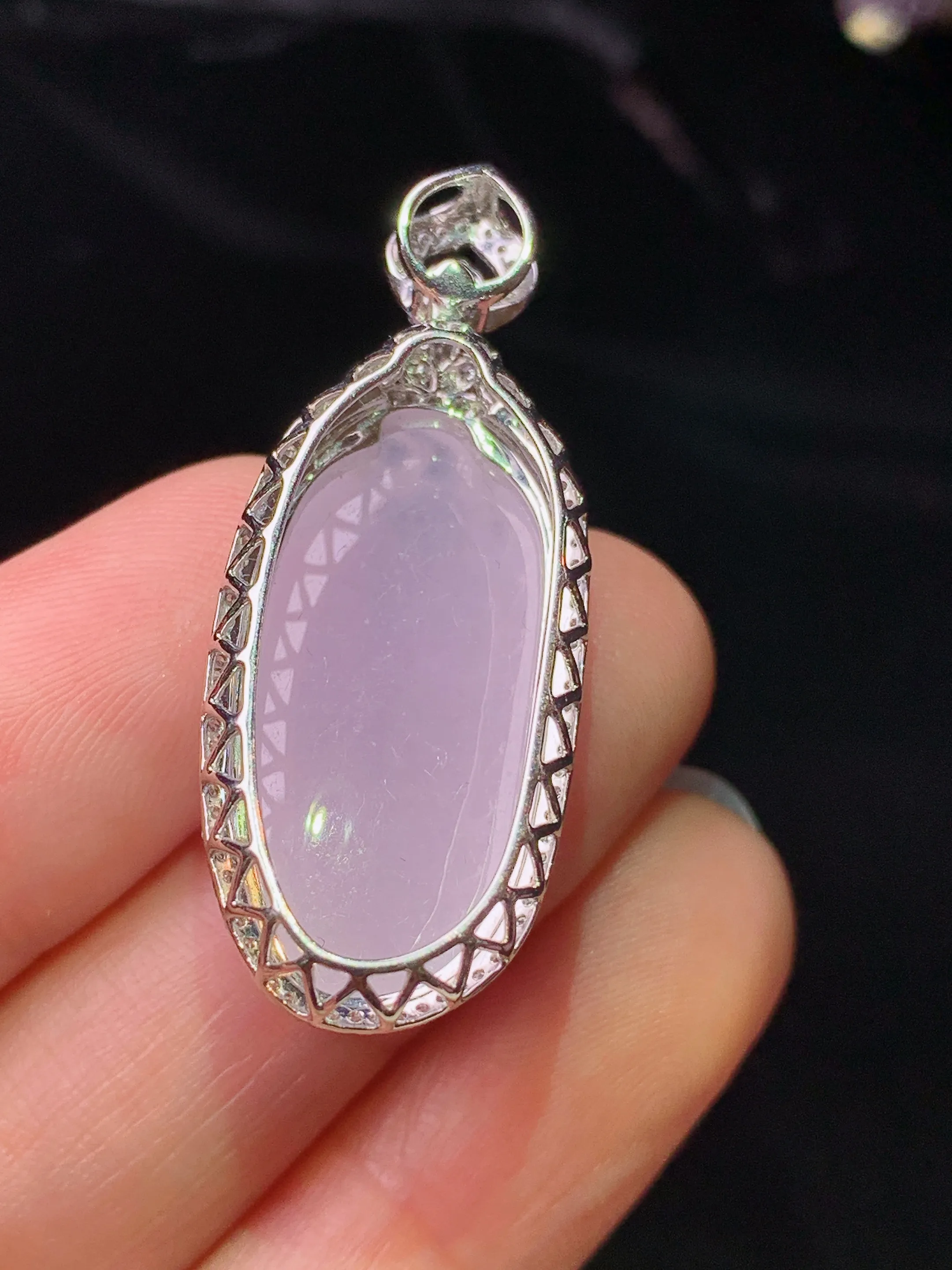 18k金钻镶嵌冰粉紫福瓜吊坠 玉质细腻 色泽清新艳丽 整体尺寸38.2*15.2*11.8