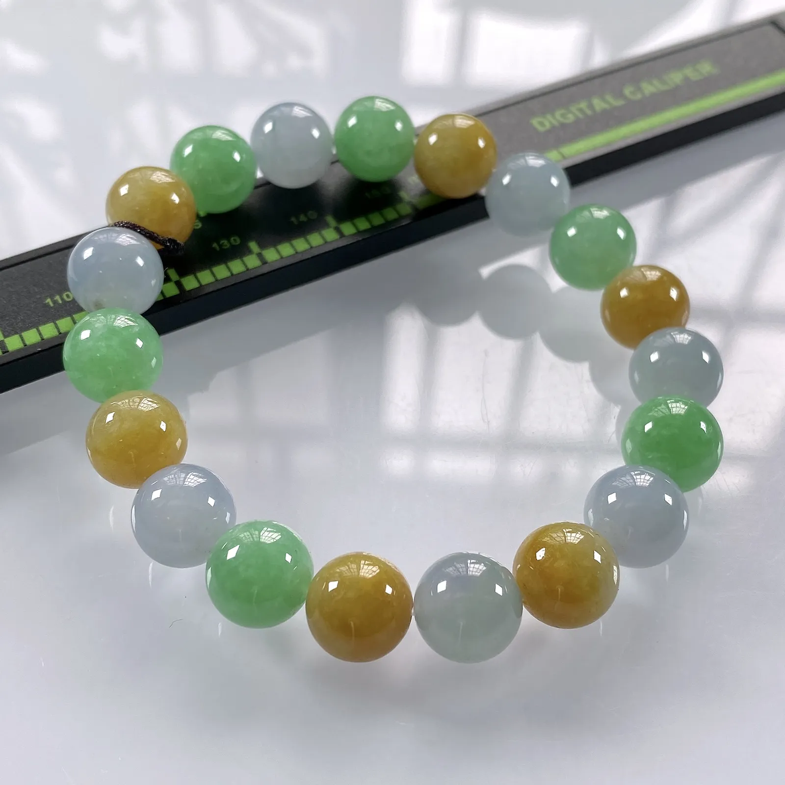 缅甸天然翡翠A货，卡10冰种起胶三彩多宝圆珠手串手链，尺寸：10mm/19颗，重量：32.74g，黄珠也是天然黄。