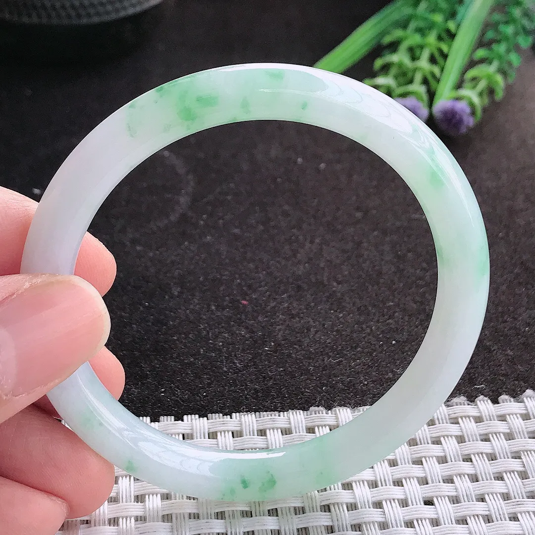 天然A货翡翠54/7.5/7.7老坑秀气冰润飘绿花圆条手镯玉镯