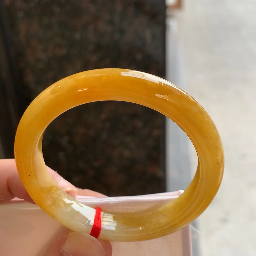 正圈满色黄翡 无瑕 尺寸:51.1/9.7/8.1 超值