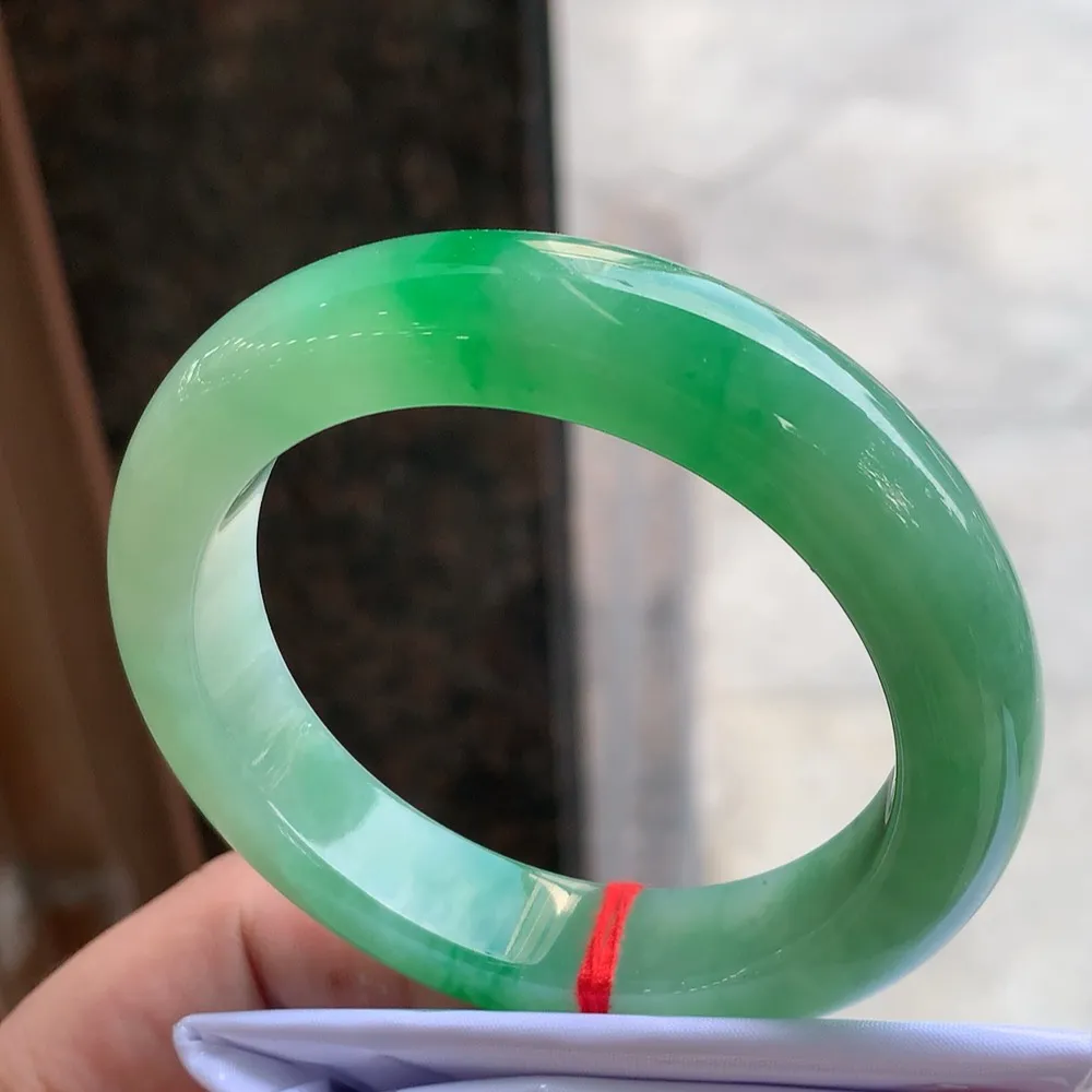 正圈冰糯阳绿 无瑕 尺寸:54.5/12.5/9.6 色阳