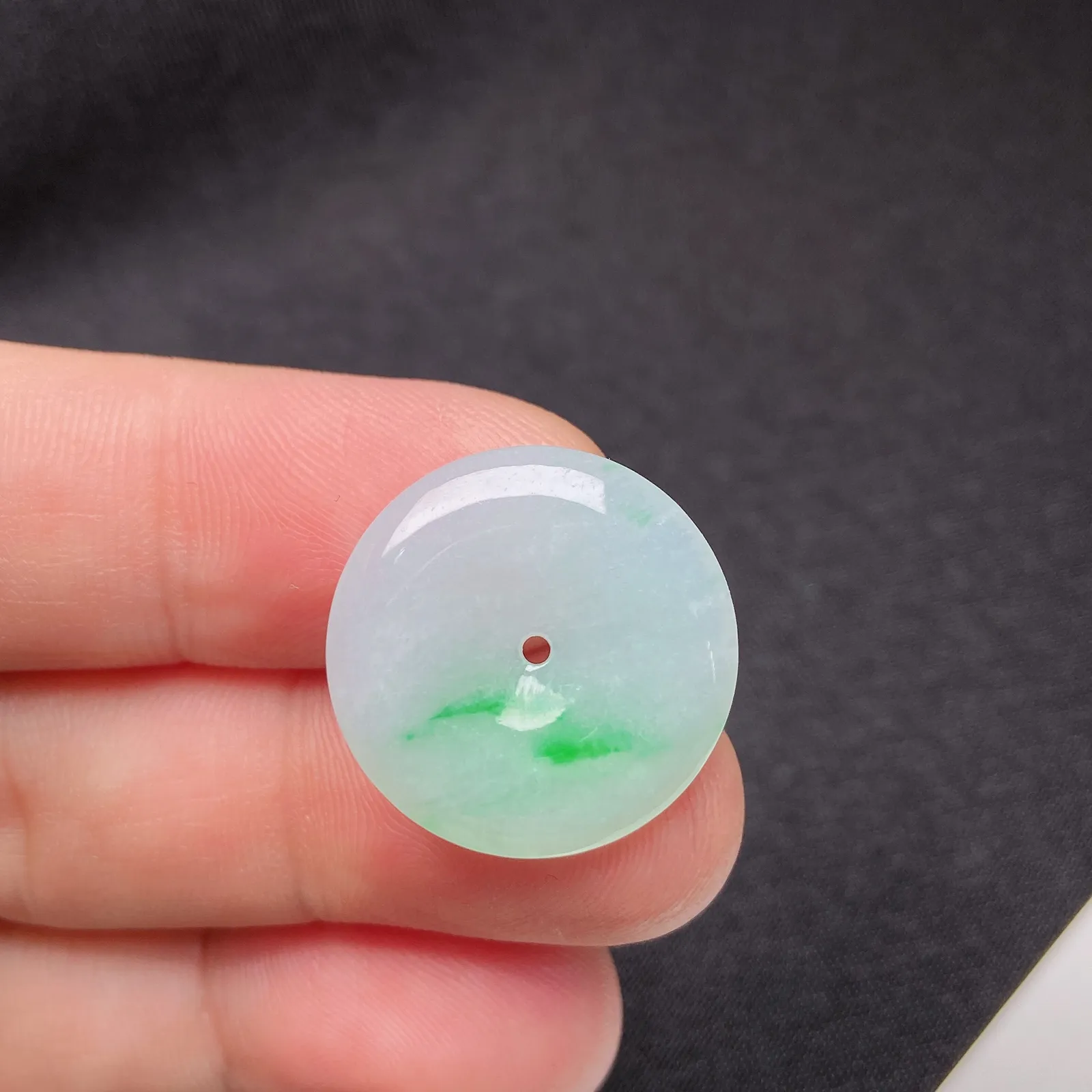 冰种飘绿平安扣，冰润光泽，玉质细腻，种水足 001 尺寸19.9*3.4