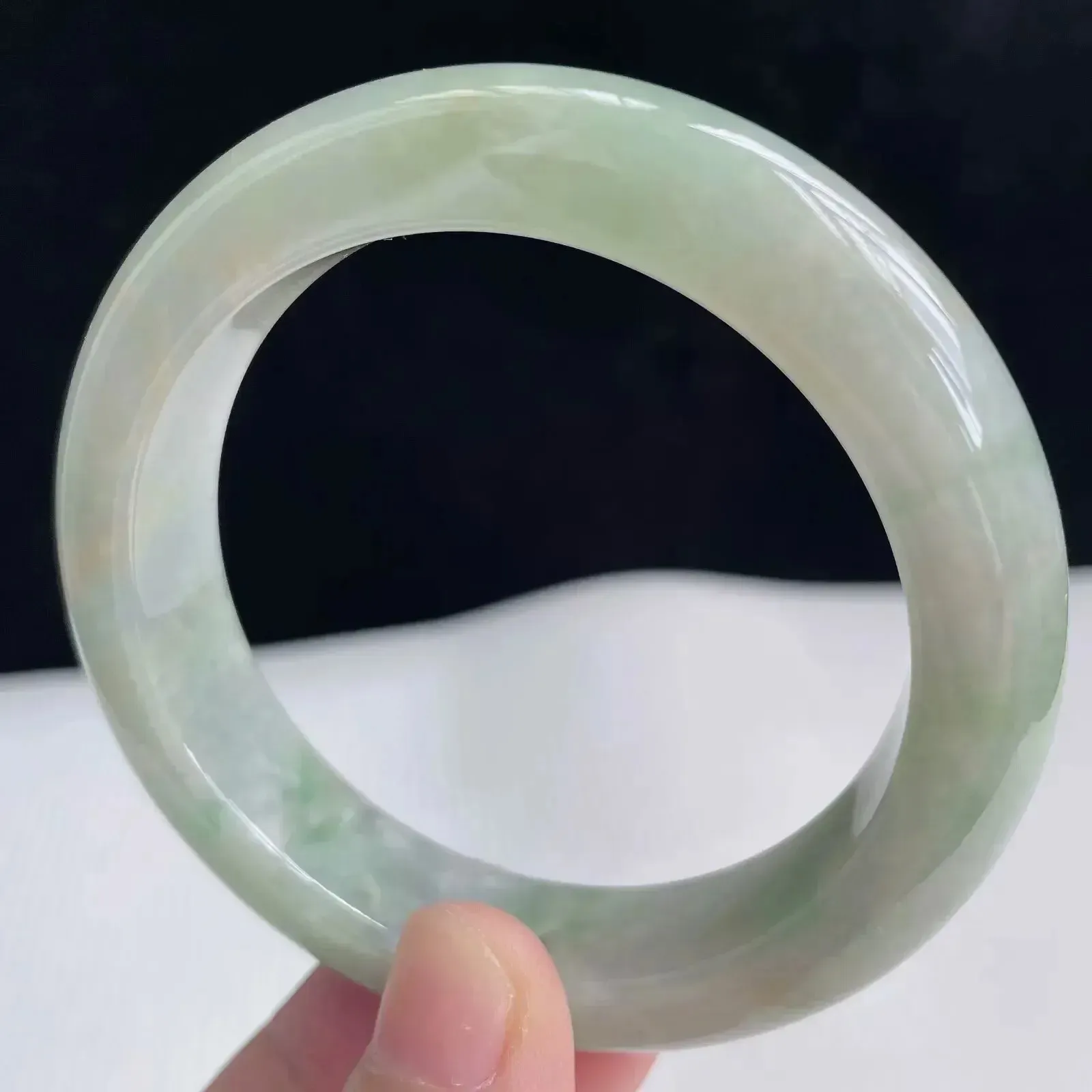 52.6圈飘绿玉镯翡翠好种色满色正圈手镯 59.75g