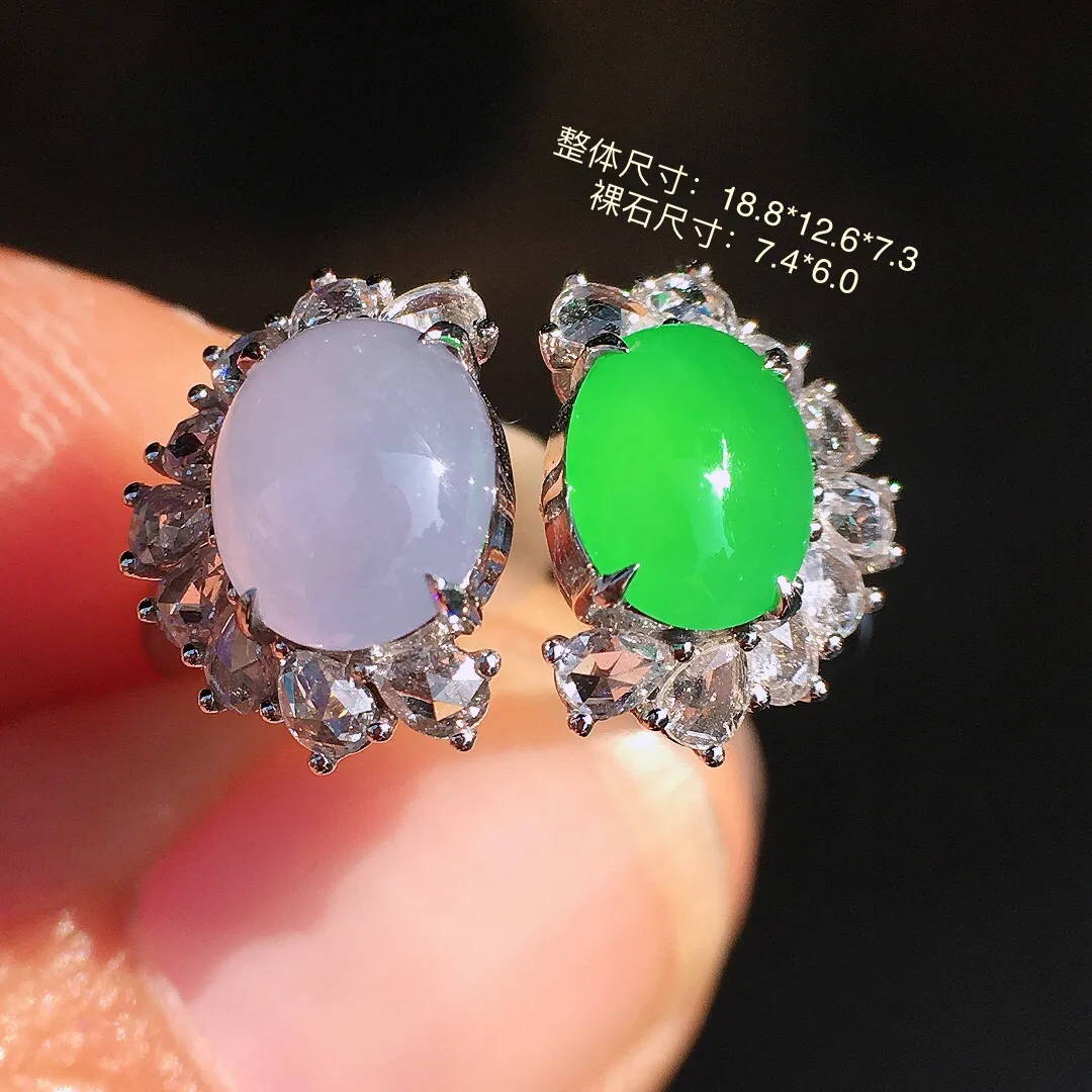 （紫+绿）二合一戒指，色泽均匀艳丽，玉质细腻，荧光感超
强，饱满圆润，尽显优雅气质，18k
金豪华镶嵌