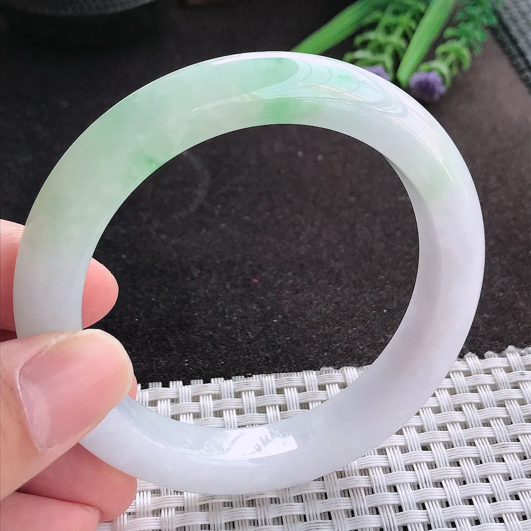 天然A货翡翠58/11.3/9.6老坑精美温润飘绿手镯宽边玉镯