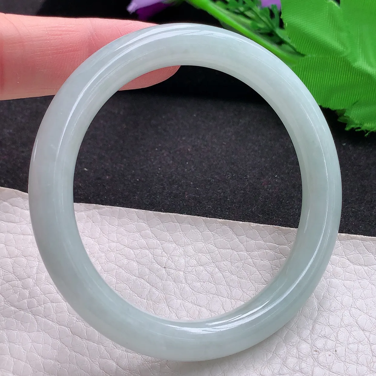 z自然光57*9.2*9美人镯 缅甸翡翠A货浅绿水润圆条玉手镯玉手环