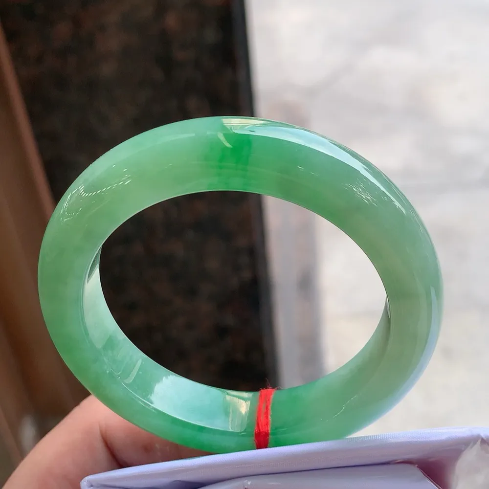 正圈冰糯阳绿 无瑕 尺寸:54.5/12.5/9.6 色阳