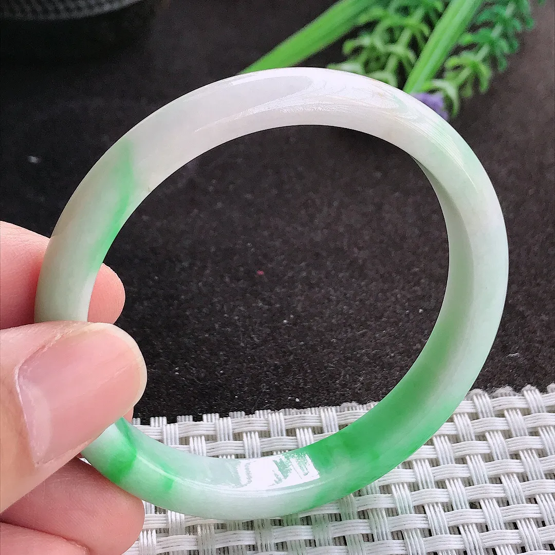 天然A货翡翠53/9.2/6.5老坑精美温润飘阳绿手镯宽边玉镯